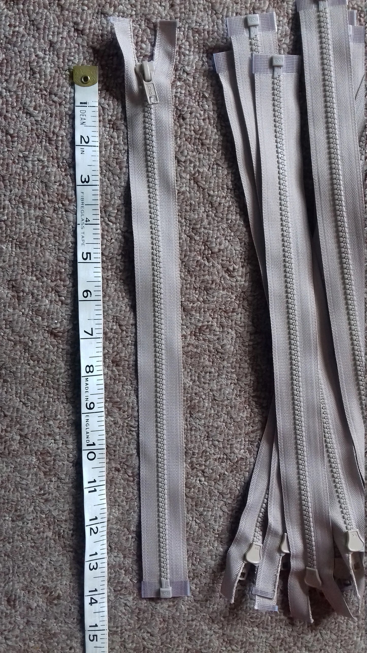 Beige 14 inch zip (35.5cm) chunky heavy separating, open ended plastic
