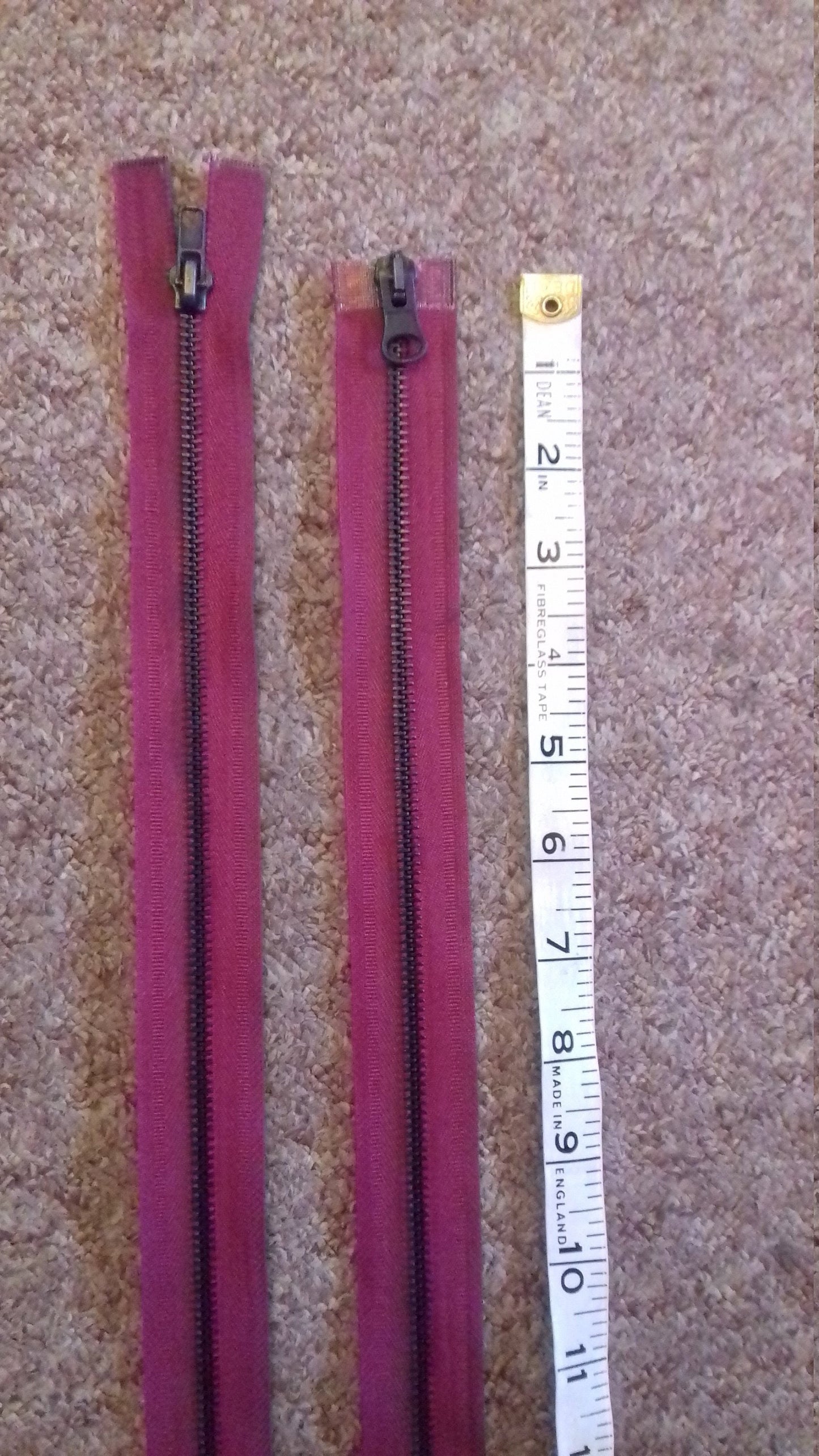 Deep raspberry zip red/burgundy chunky heavy black metal 23.5 inch (59.5cm) double ended Size 5