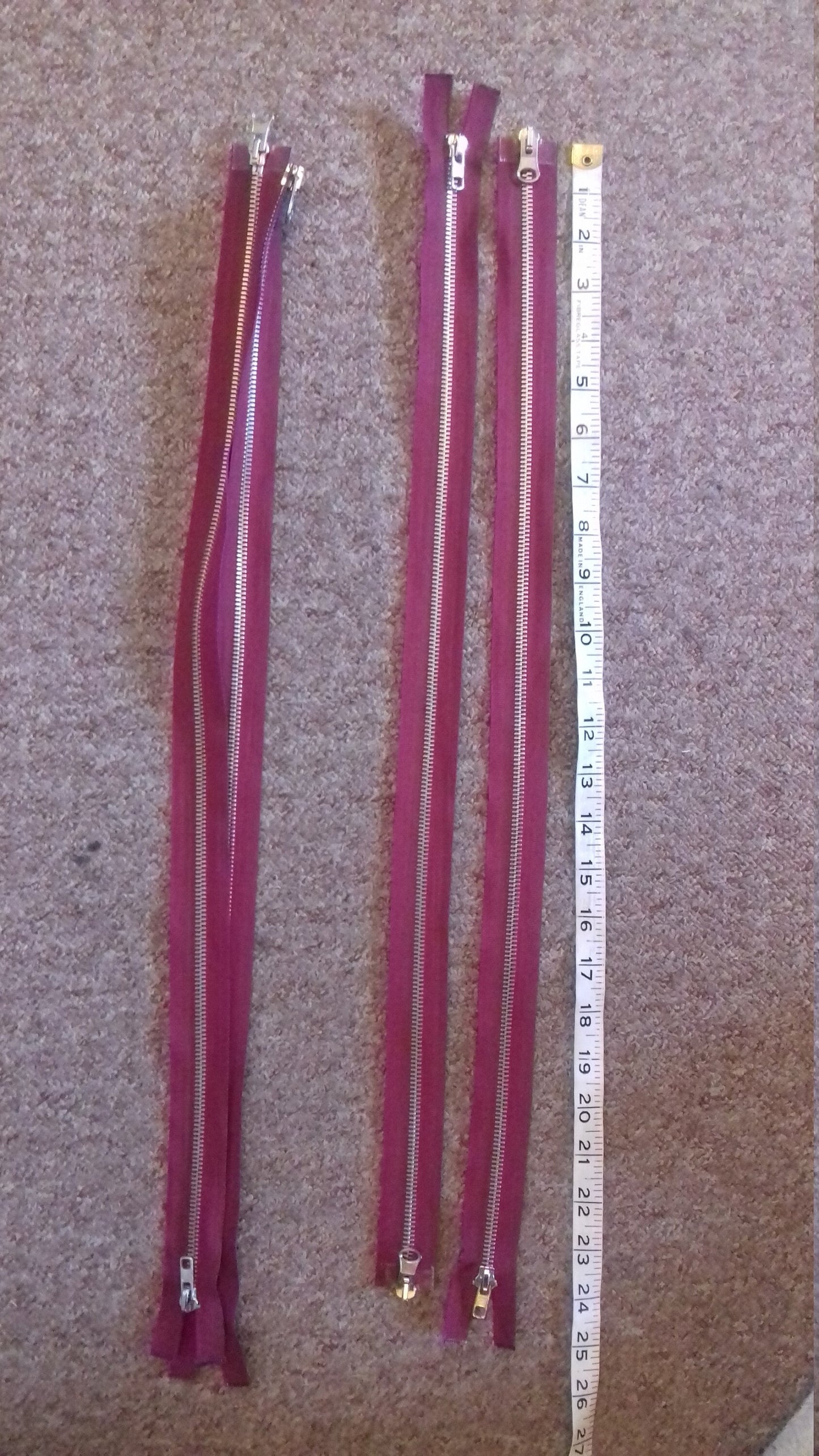 Deep raspberry zip red/burgundy chunky heavy pale gold metal 23.5 inch (59.5cm) double ended Size 8