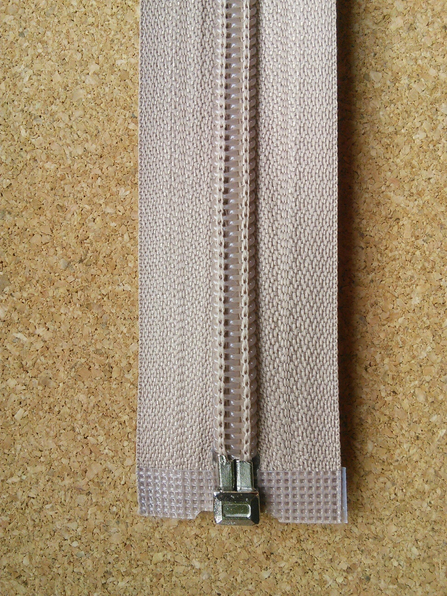 Beige nylon zip light brown 19 inch (48cm) separating open ended