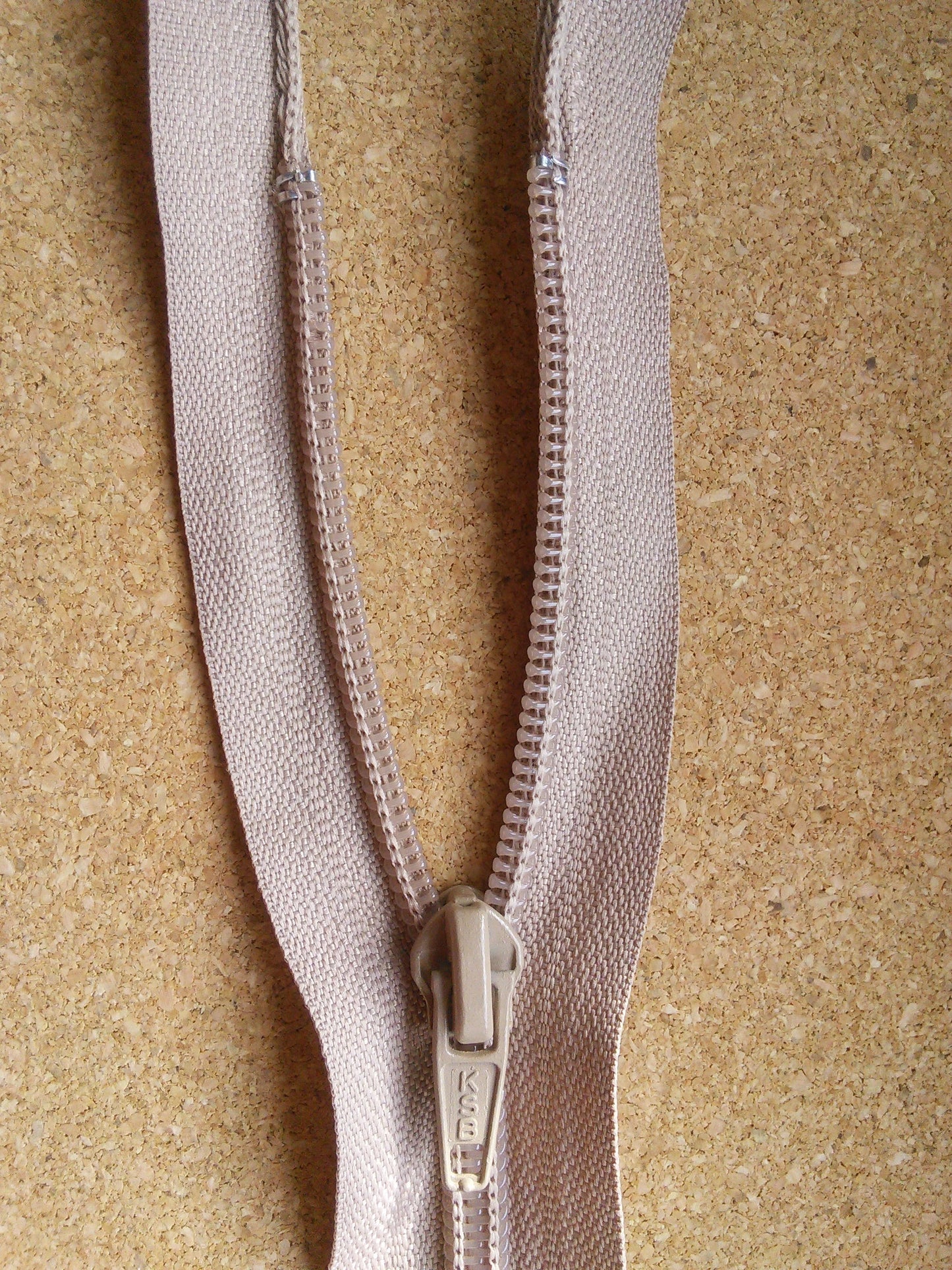 Beige nylon zip light brown 19 inch (48cm) separating open ended