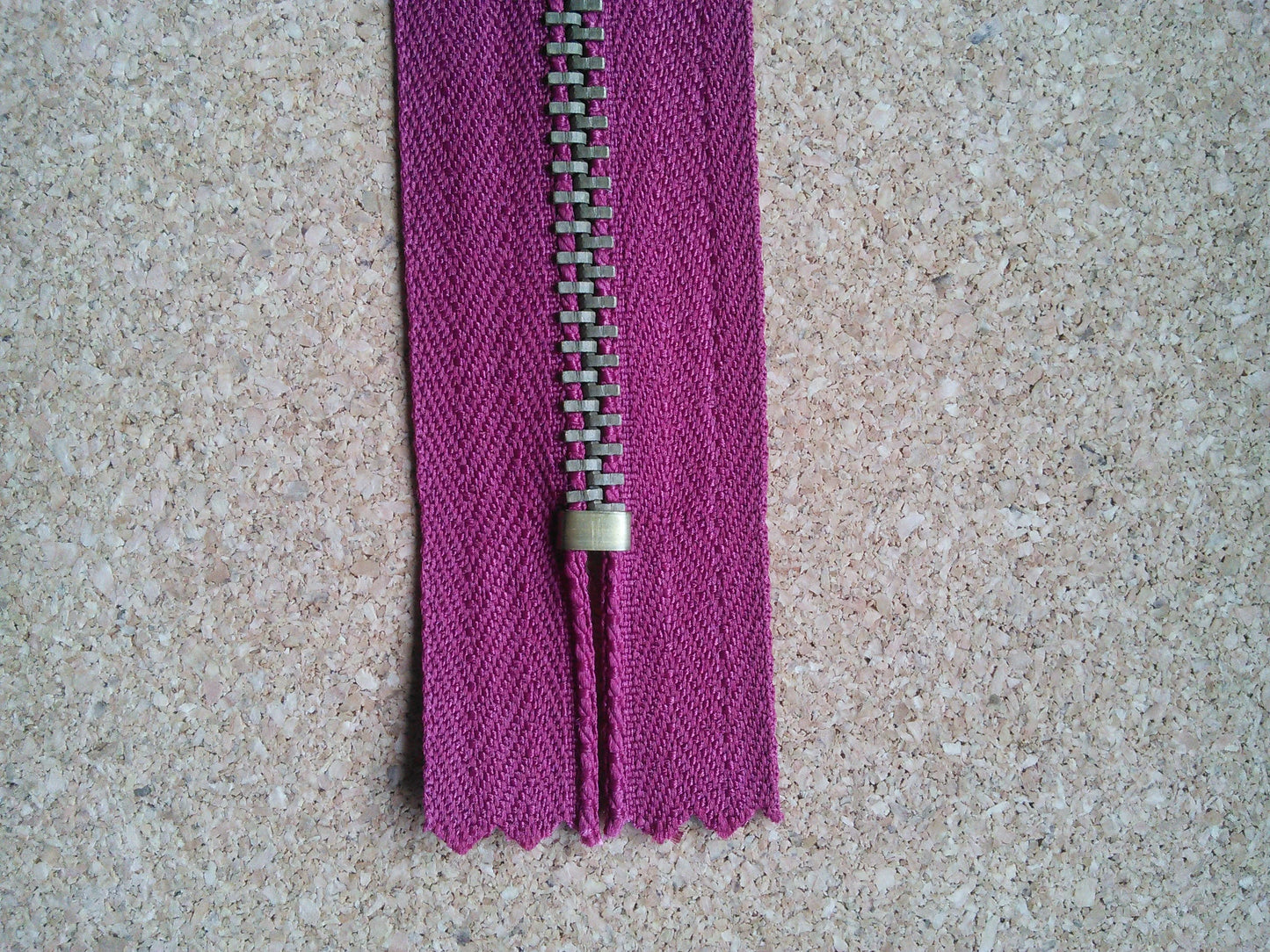 Deep raspberry zip red/burgundy large metal antique brass 6 inch (15cm) closed end Size 4.5