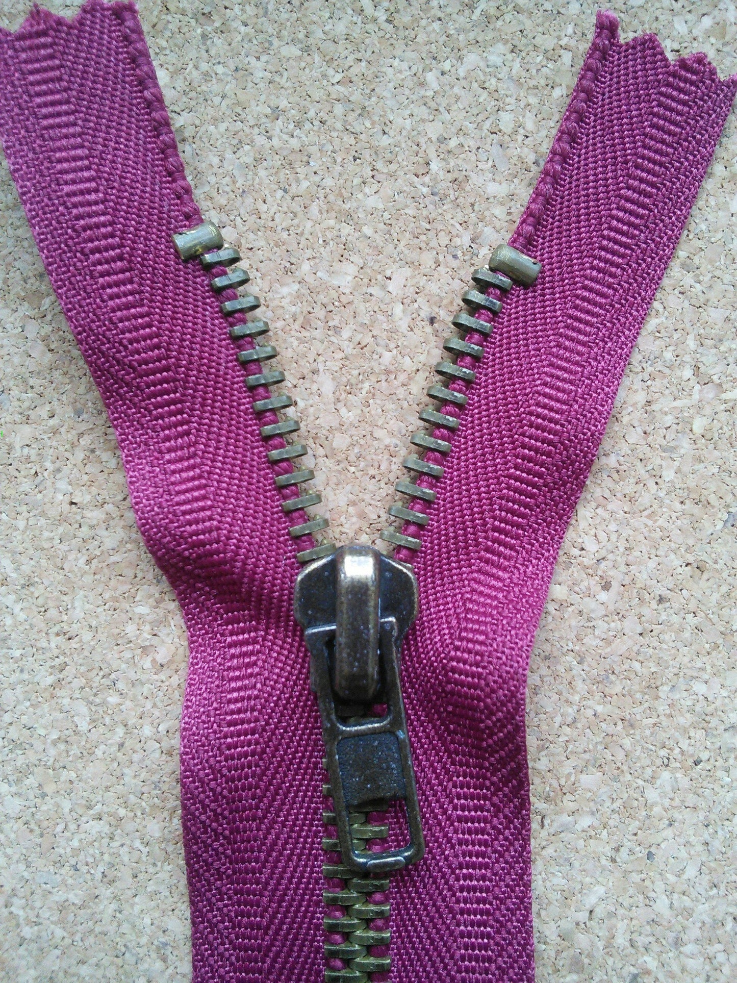 Deep raspberry zip red/burgundy chunky heavy antique brass metal 6 inch (15cm) closed end Size 5