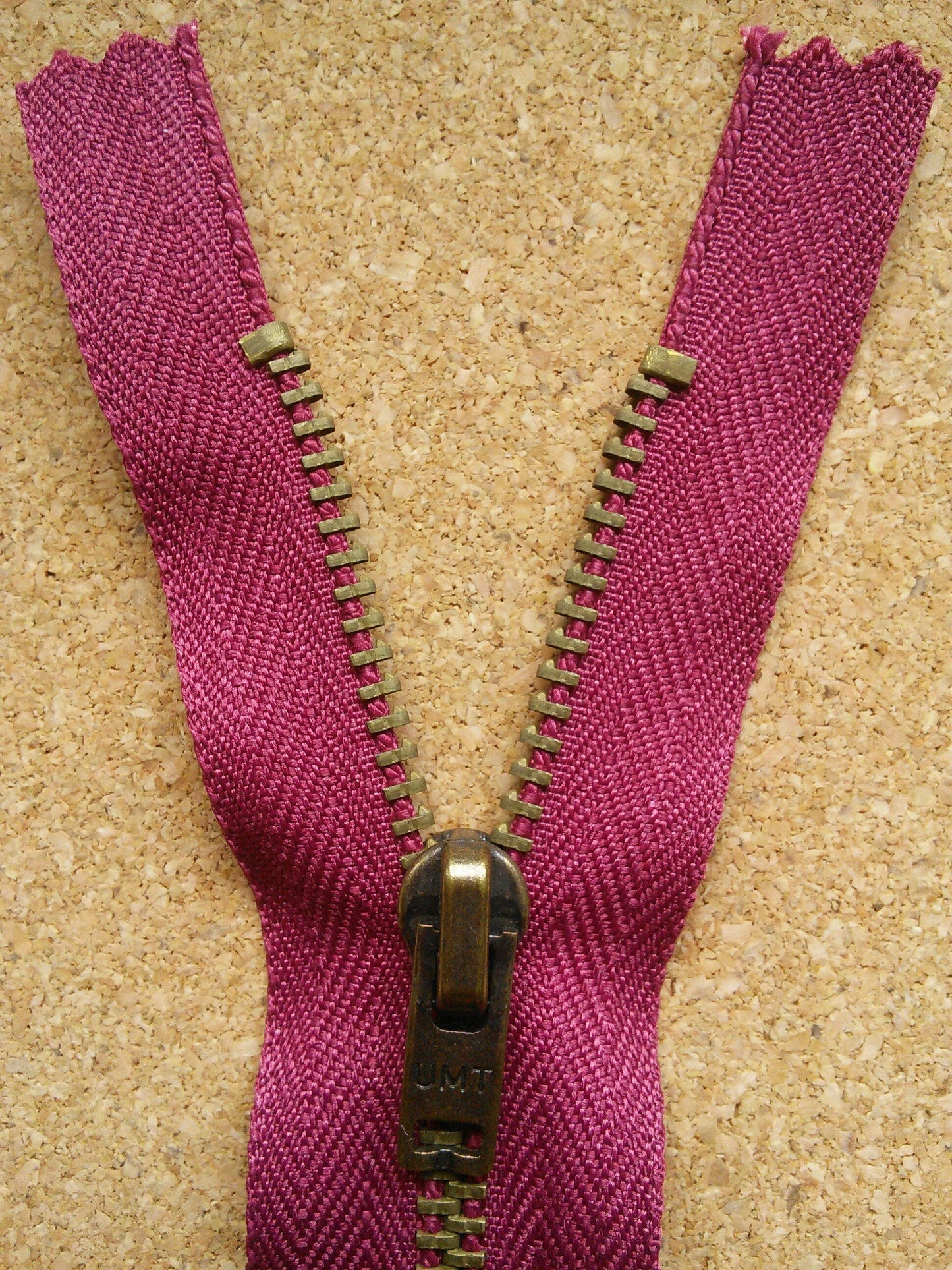 Deep raspberry zip red/burgundy large metal antique brass 6 inch (15cm) closed end Size 4.5