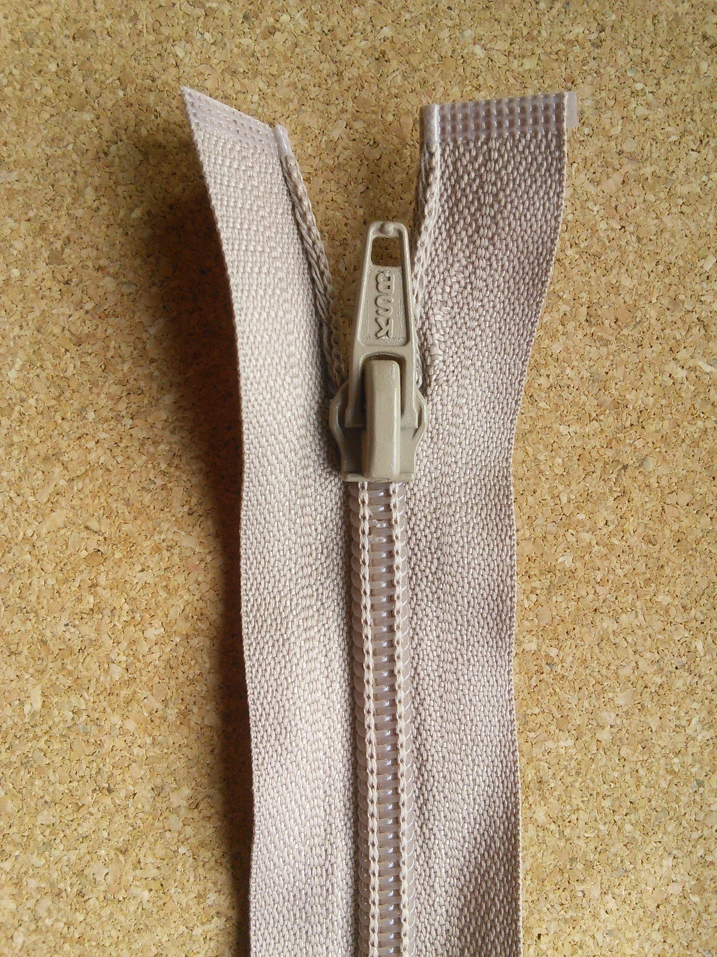 Beige nylon zip light brown 19 inch (48cm) separating open ended