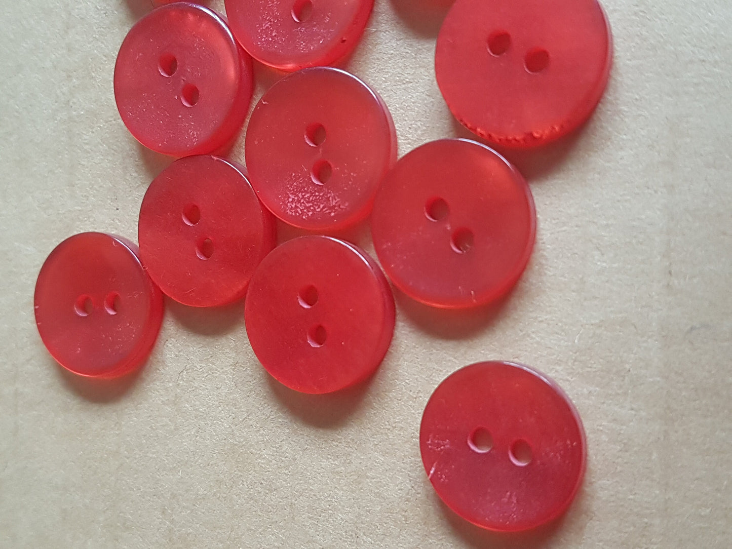 6 Red Buttons Plastic Vintage 1.5cm