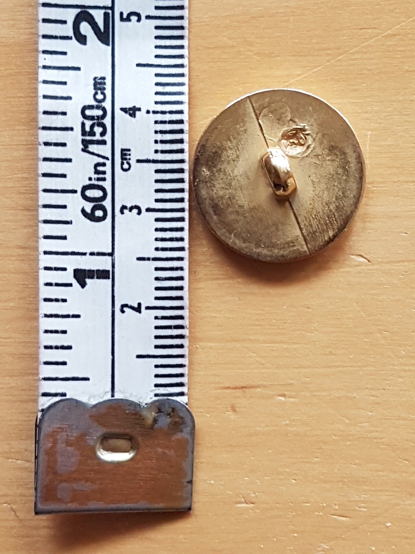 7 Round Buttons Gold Green Glitter Vintage Look Plastic 1.5cm
