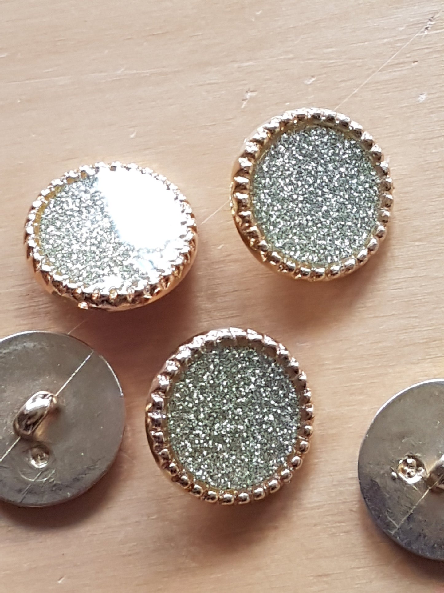 7 Round Buttons Gold Green Glitter Vintage Look Plastic 1.5cm