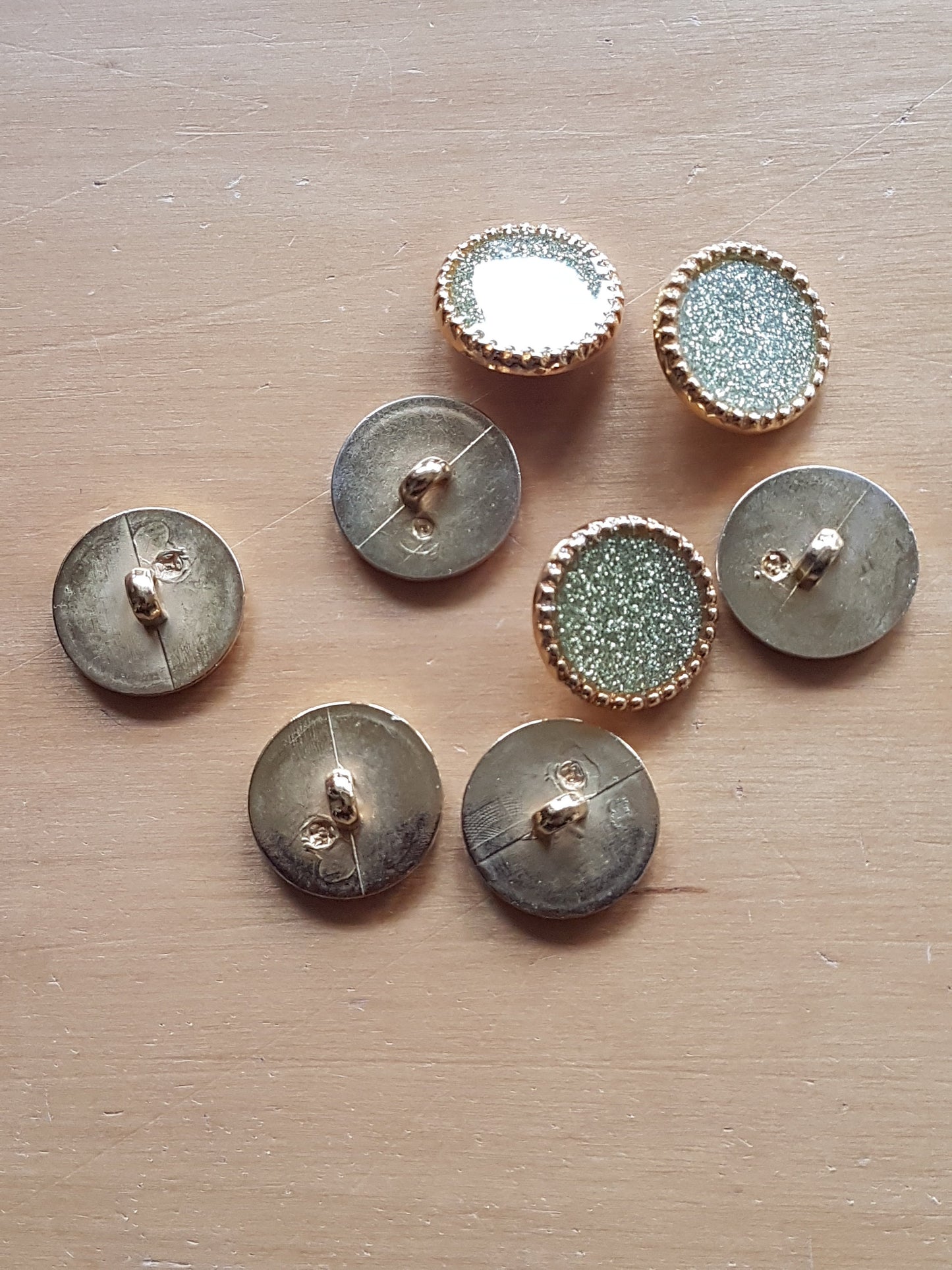 7 Round Buttons Gold Green Glitter Vintage Look Plastic 1.5cm