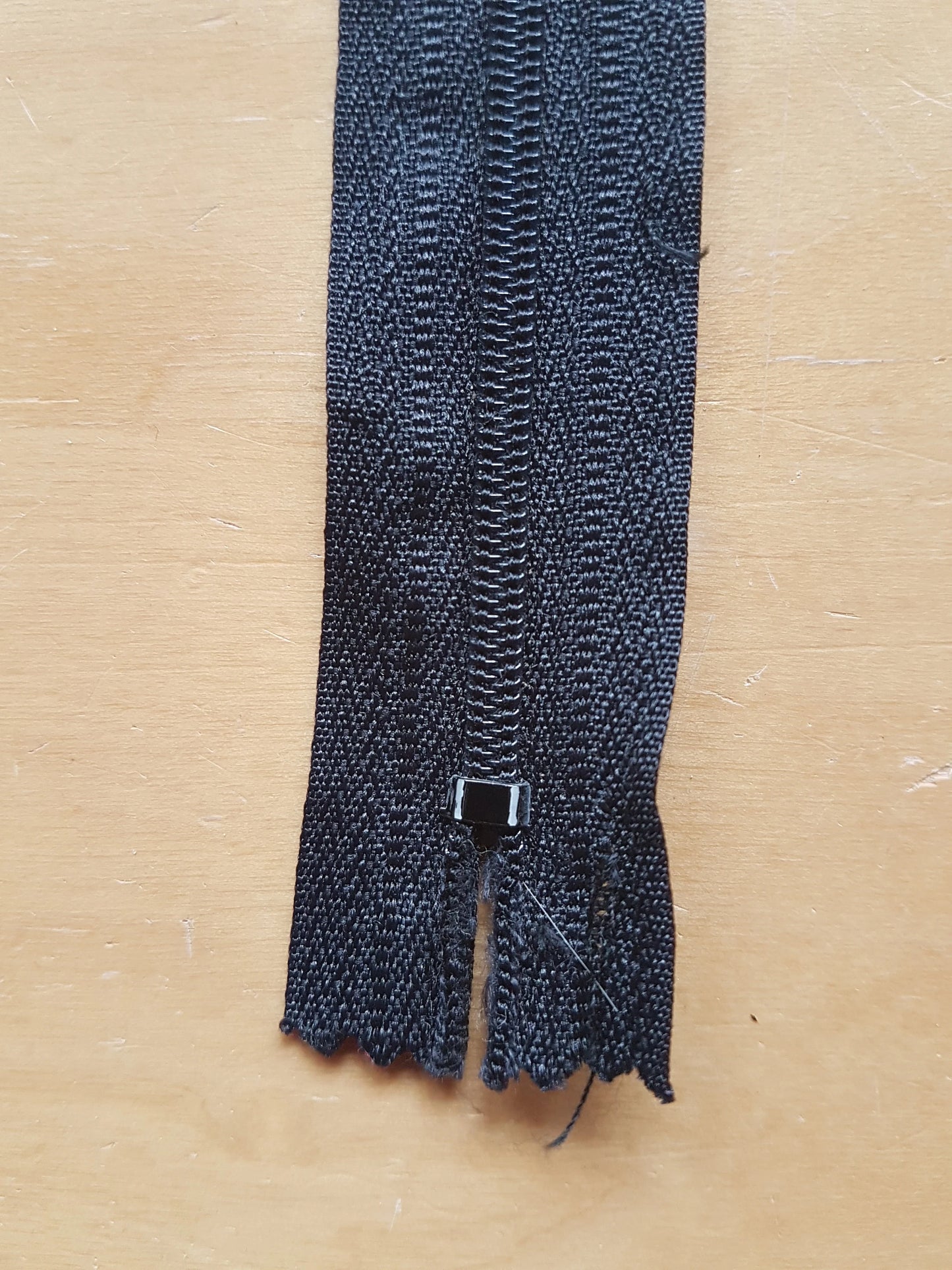 Black zip nylon 7 inch (18cm) YKK closed end