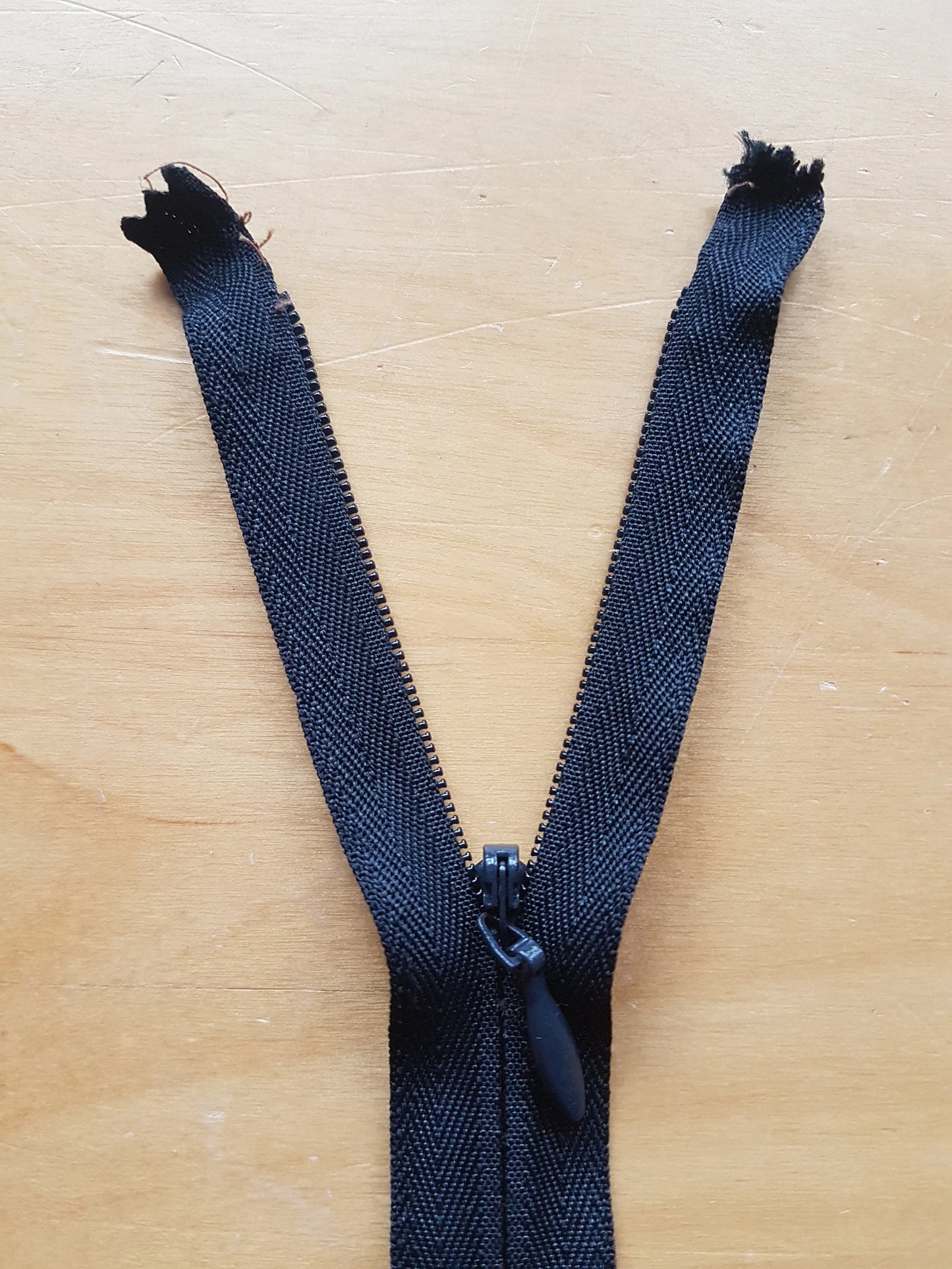 Dark blue navy zipper plastic 9 inch (22.5cm) closed invisible