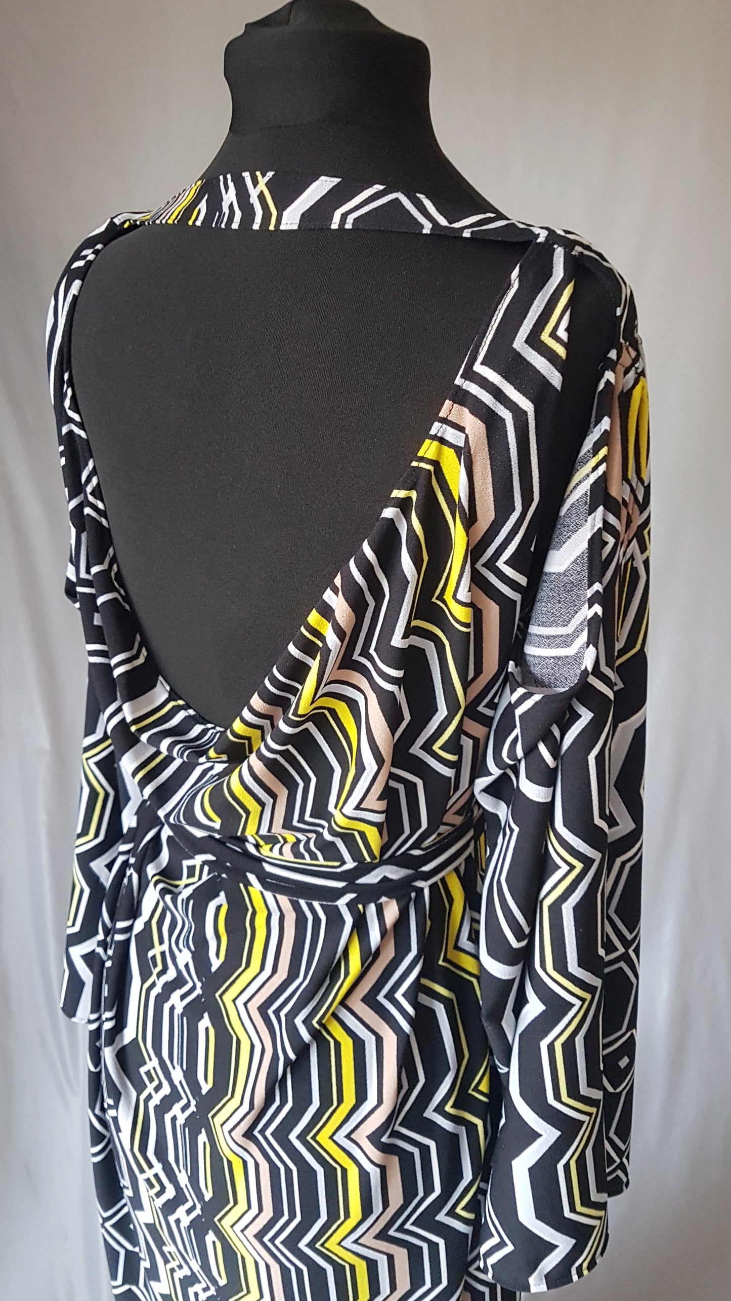 Geometric Pattern Long Sleeve Grecian Backless Dress