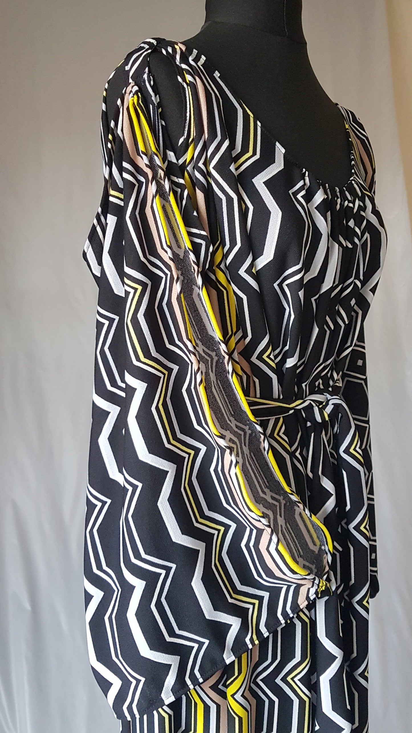 Geometric Pattern Long Sleeve Grecian Backless Dress