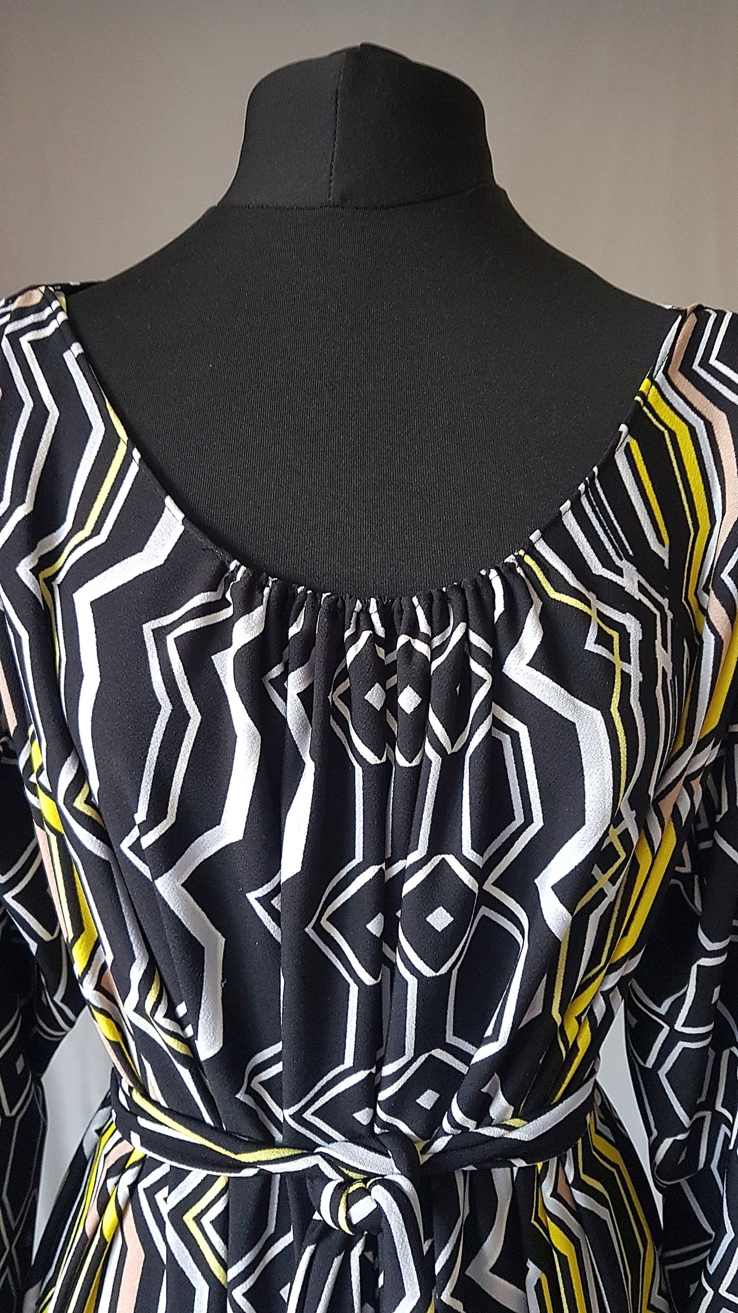 Geometric Pattern Long Sleeve Grecian Backless Dress