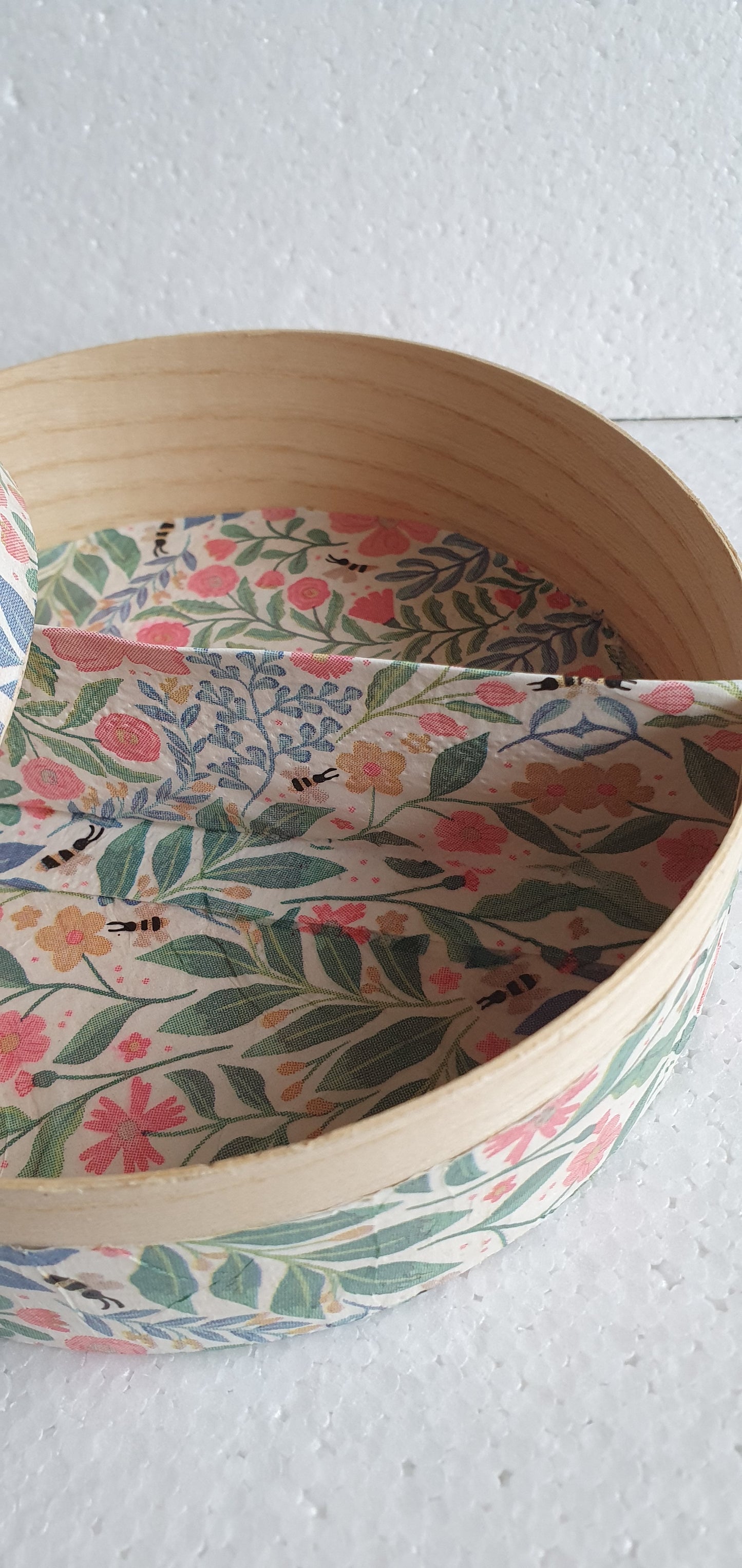 Round Floral Pink Green White Bees Wooden Hand Decorated Jewellery / Trinket Box Decor Gift