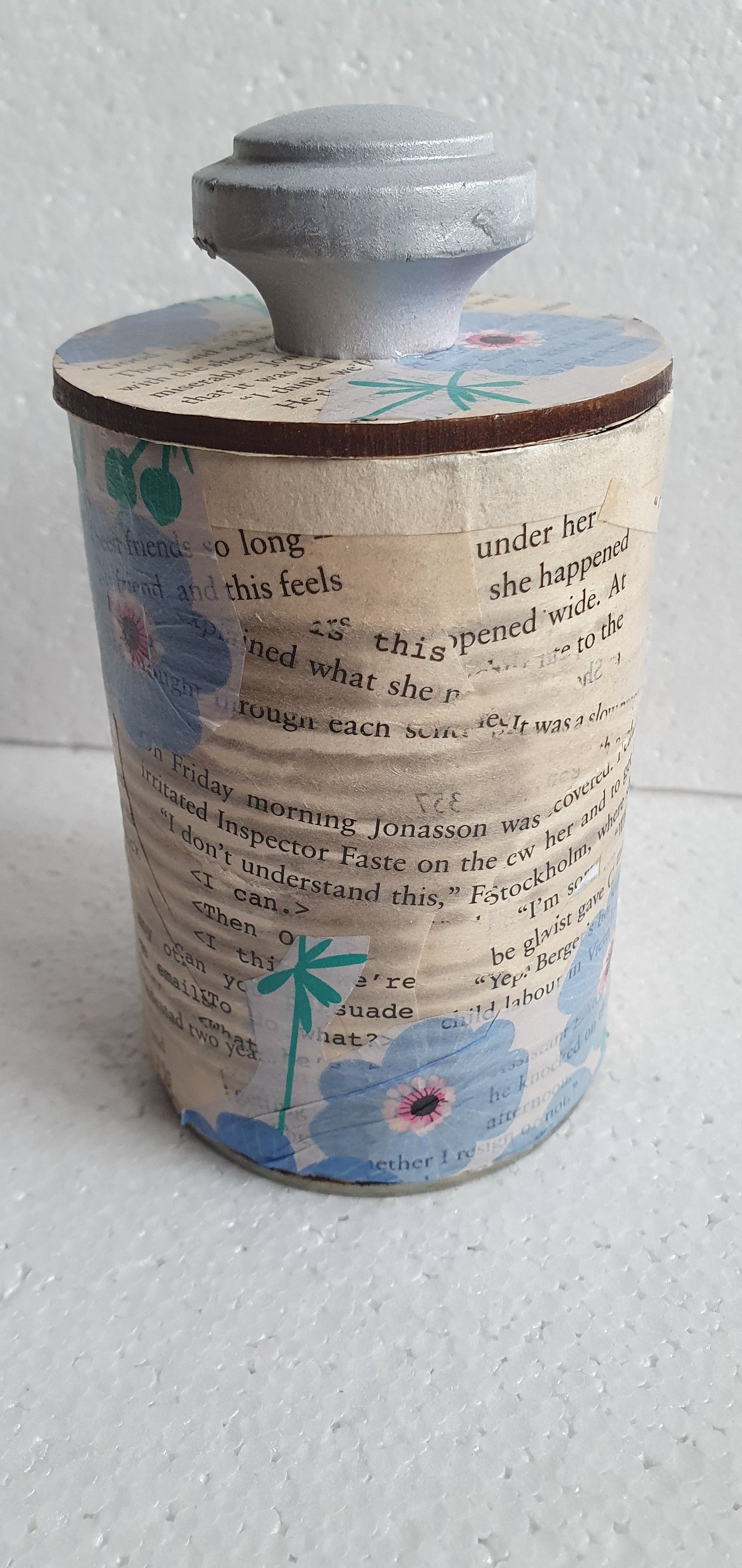 Upcycle Tin Can Desk Tidy With Lid Blue White Flower Pattern Book Page Decoupage Hand Decorated Home Decor Gift