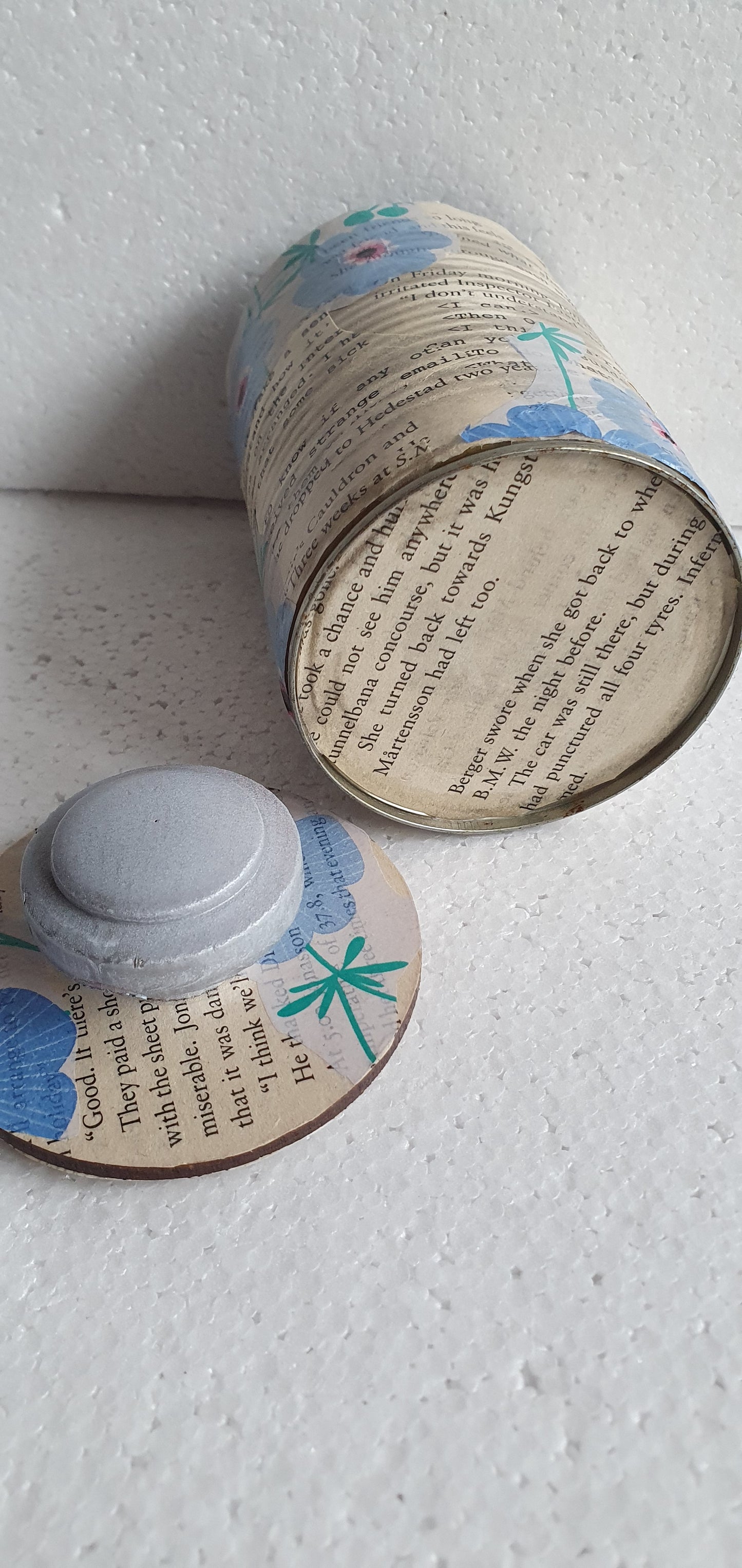 Upcycle Tin Can Desk Tidy With Lid Blue White Flower Pattern Book Page Decoupage Hand Decorated Home Decor Gift