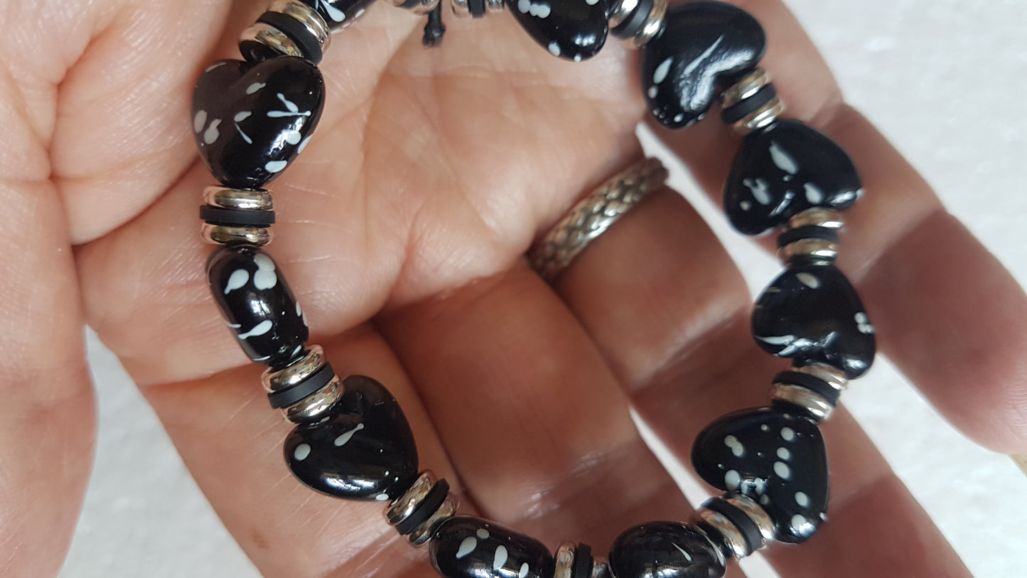Bead Elastic Black Hearts White Bracelet