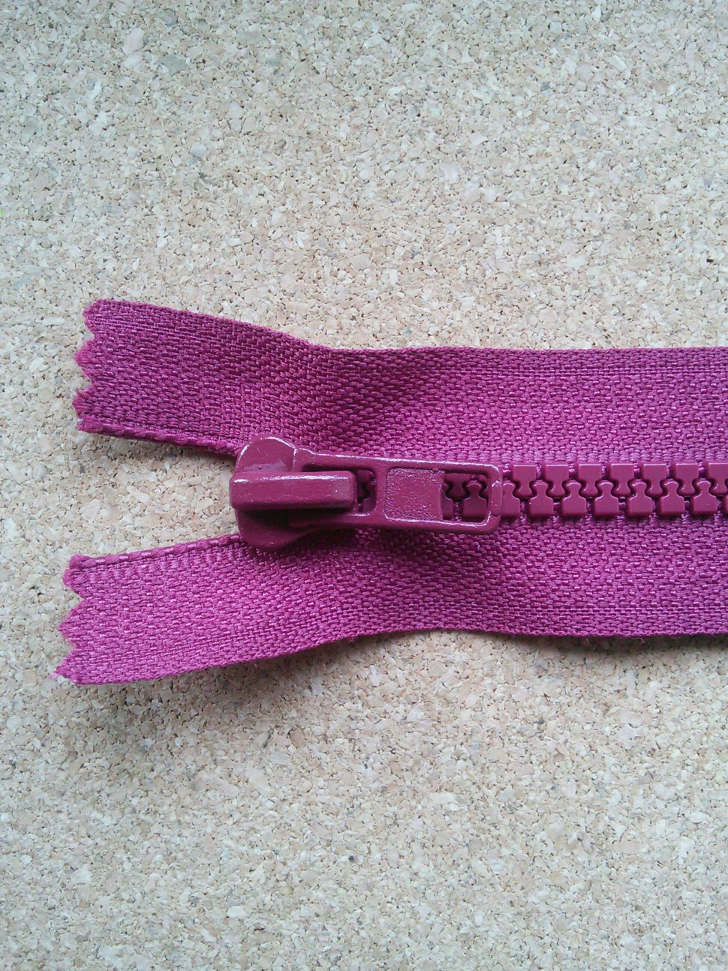 Raspberry red zip chunky nylon 6 inch (15cm) closed end