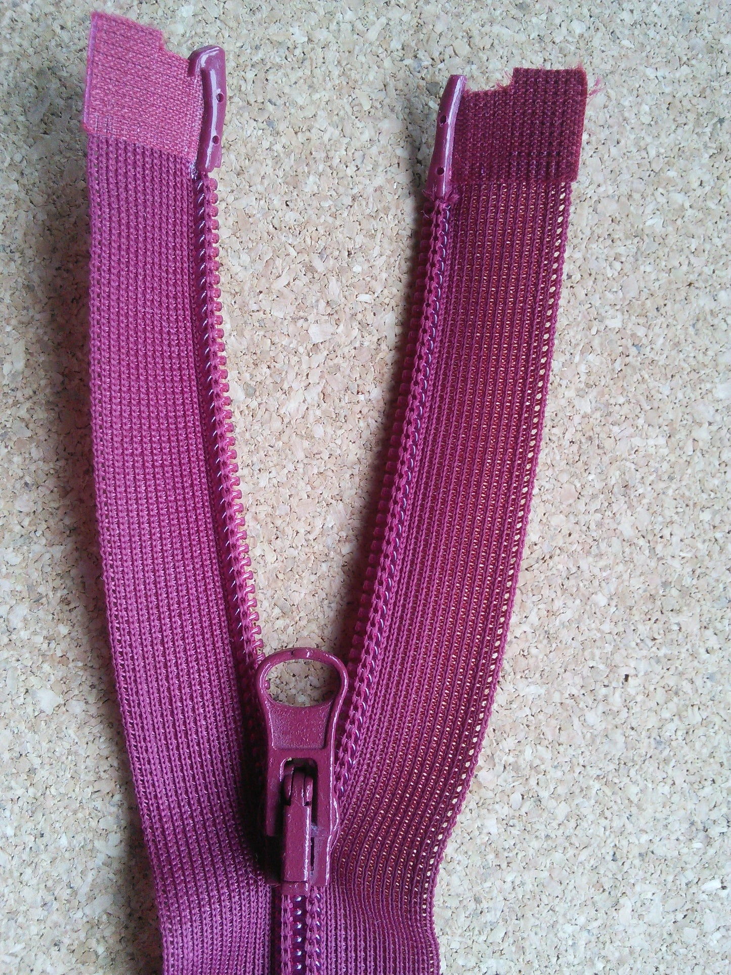 Raspberry red zip 23.5 inch (59.5cm) double ended nylon for lighter fabrics