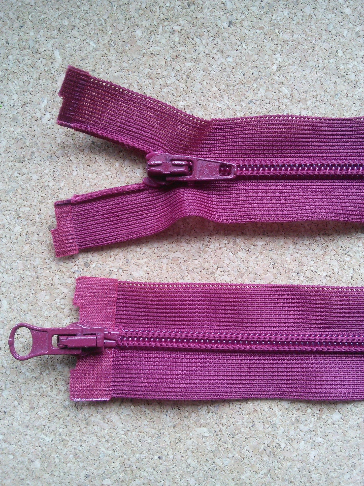 Raspberry red zip 23.5 inch (59.5cm) double ended nylon for lighter fabrics