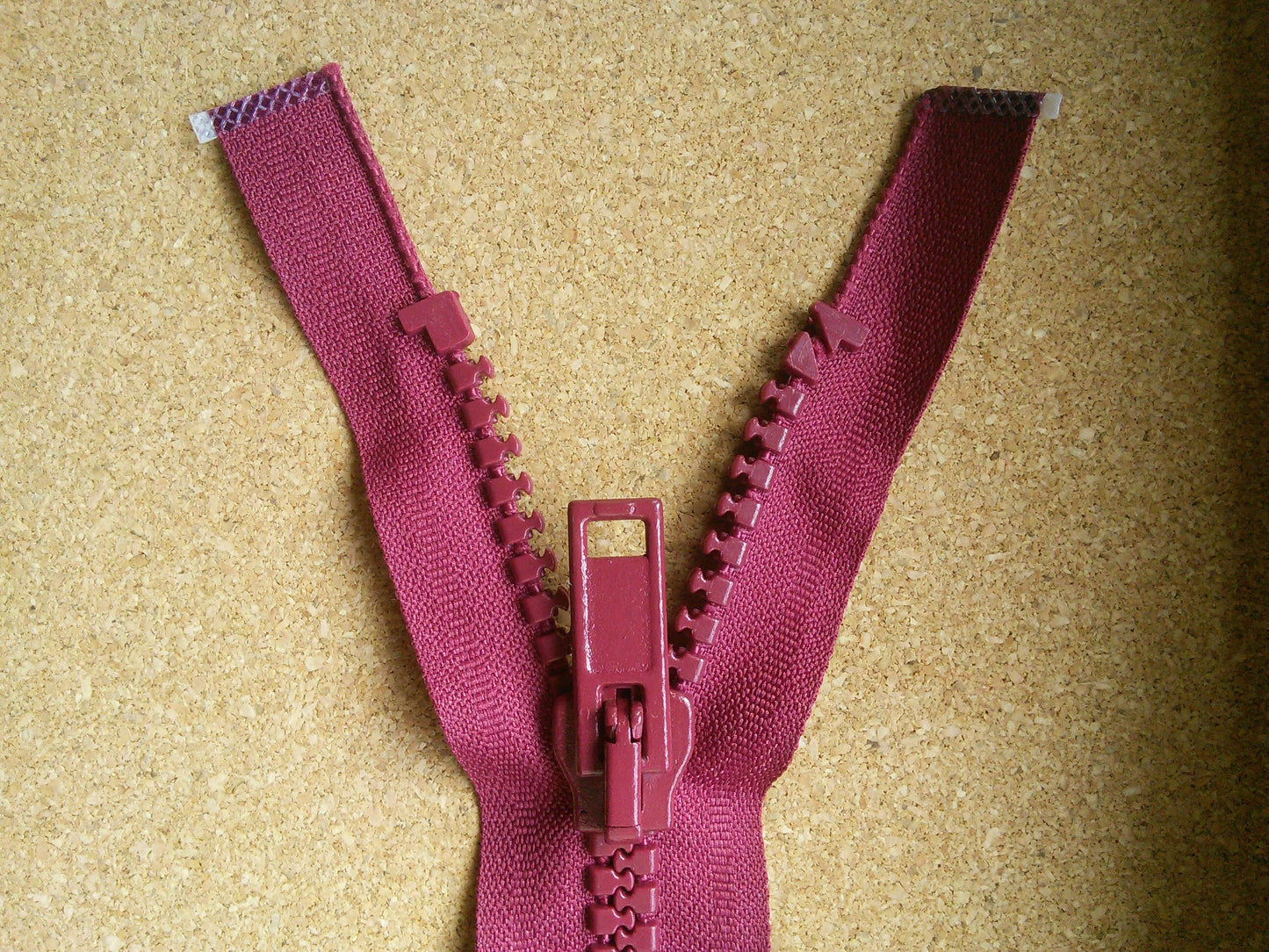 Raspberry red zip very chunky heavy plastic separating zip 23.5 inch (59.5cm) open ended Size 10