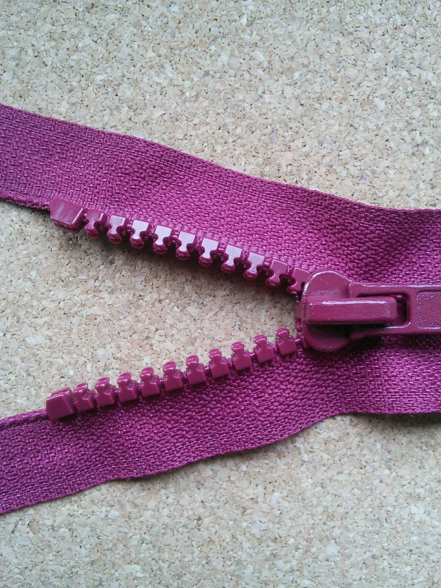 Raspberry red zip chunky nylon 6 inch (15cm) closed end