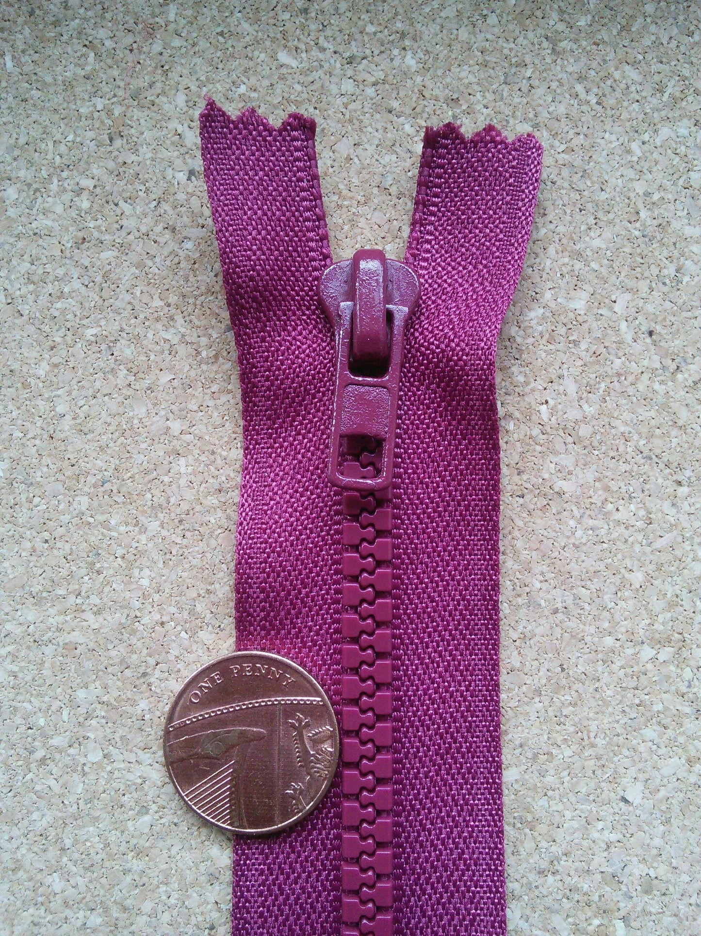 Raspberry red zip chunky nylon 6 inch (15cm) closed end