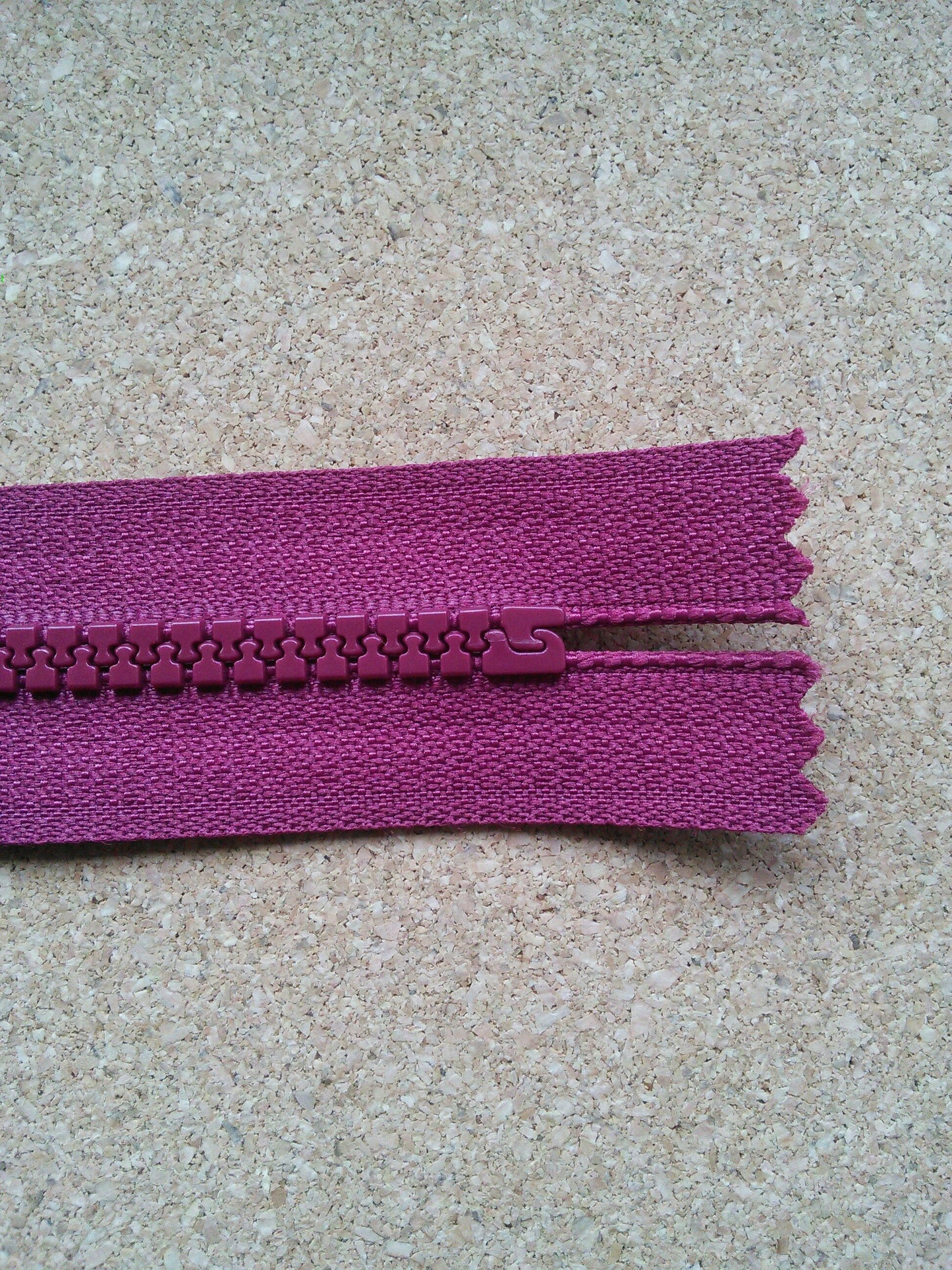 Raspberry red zip chunky nylon 6 inch (15cm) closed end