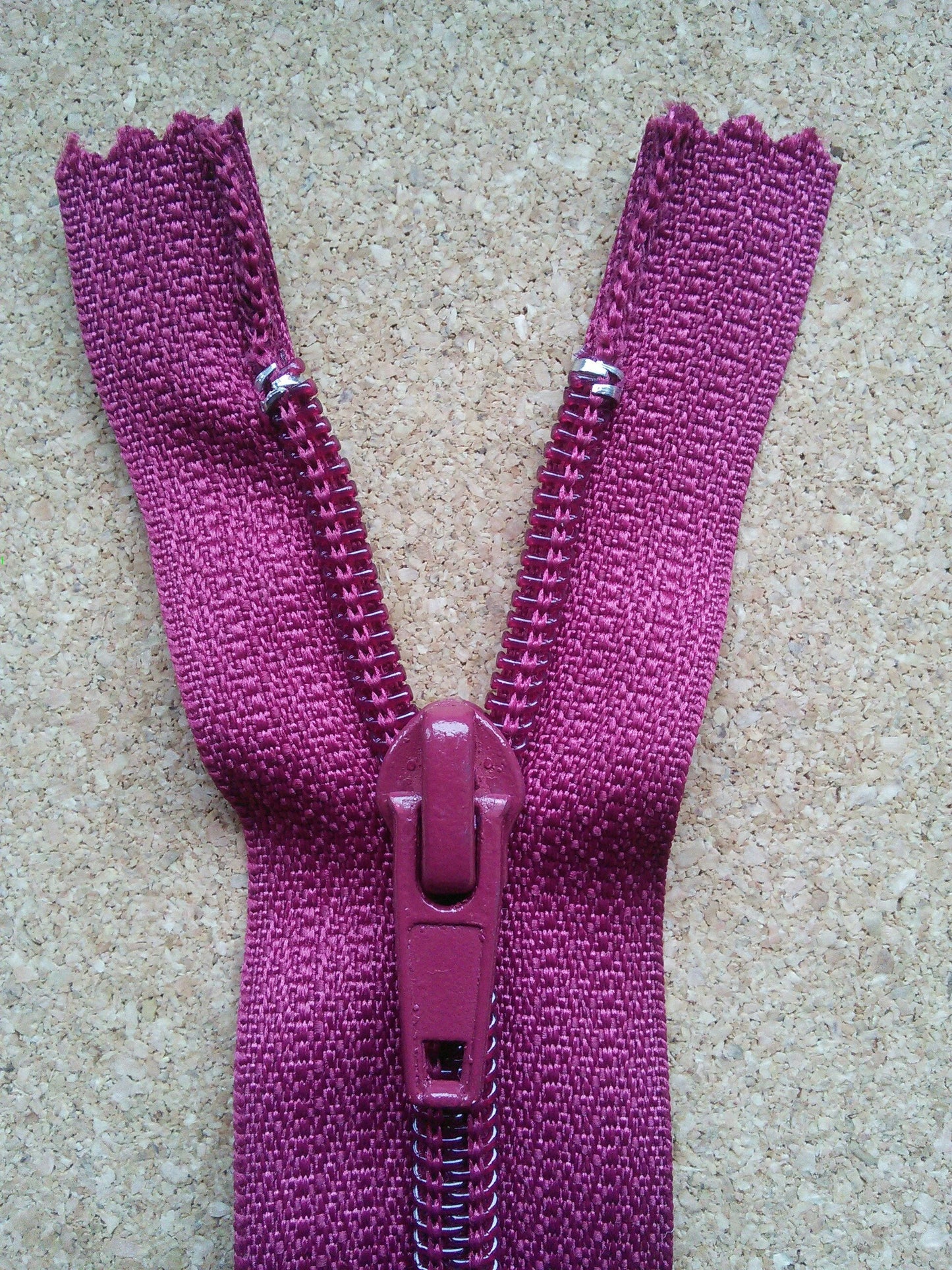 Raspberry red zip large nylon 6 inch (15cm) closed end metal tip