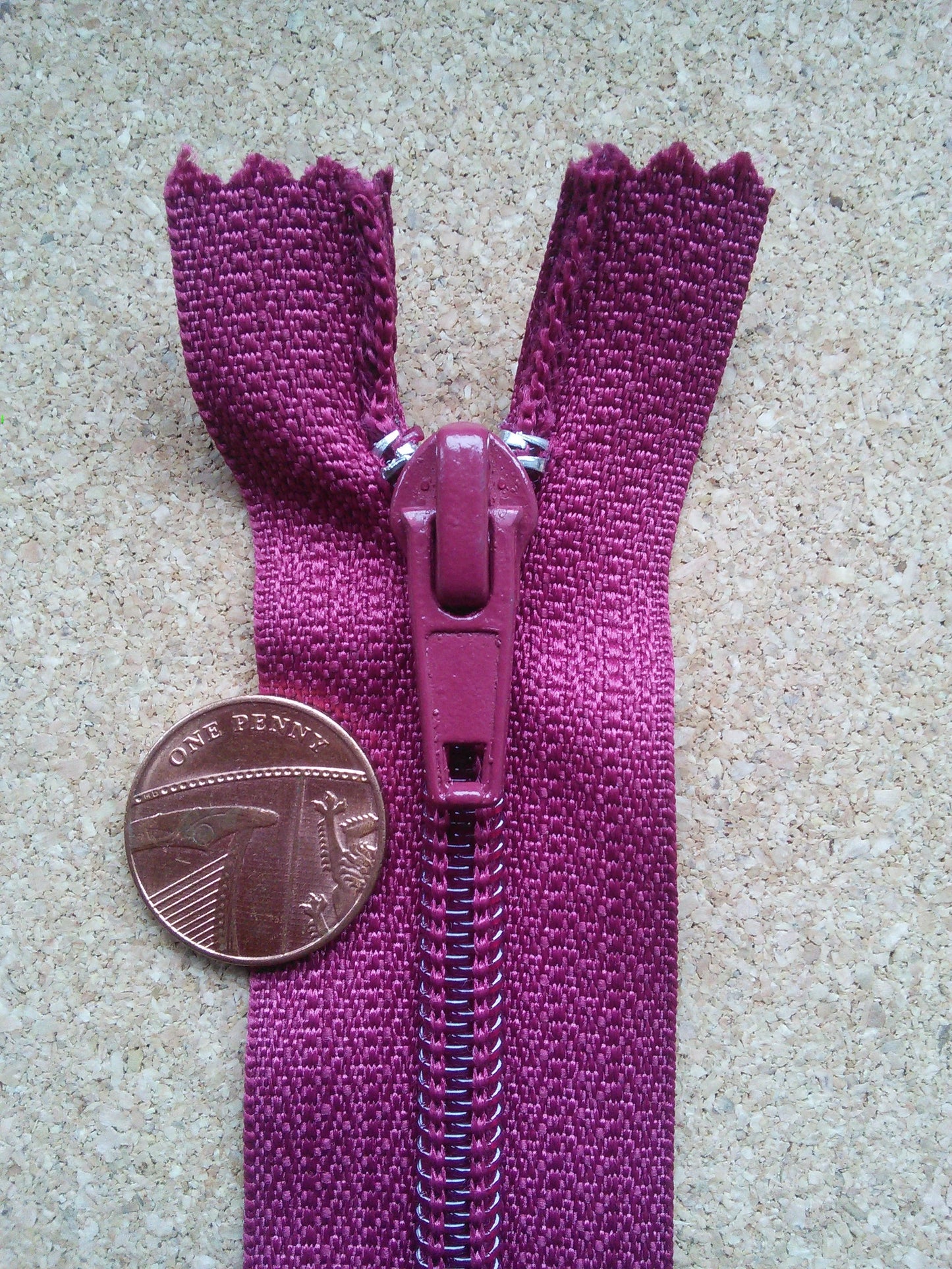Raspberry red zip large nylon 6 inch (15cm) closed end metal tip