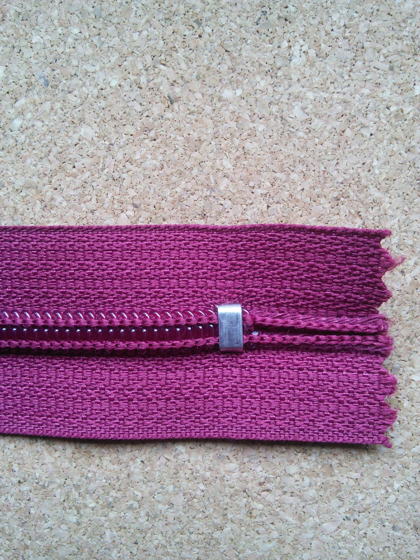 Raspberry red zip large nylon 6 inch (15cm) closed end metal tip