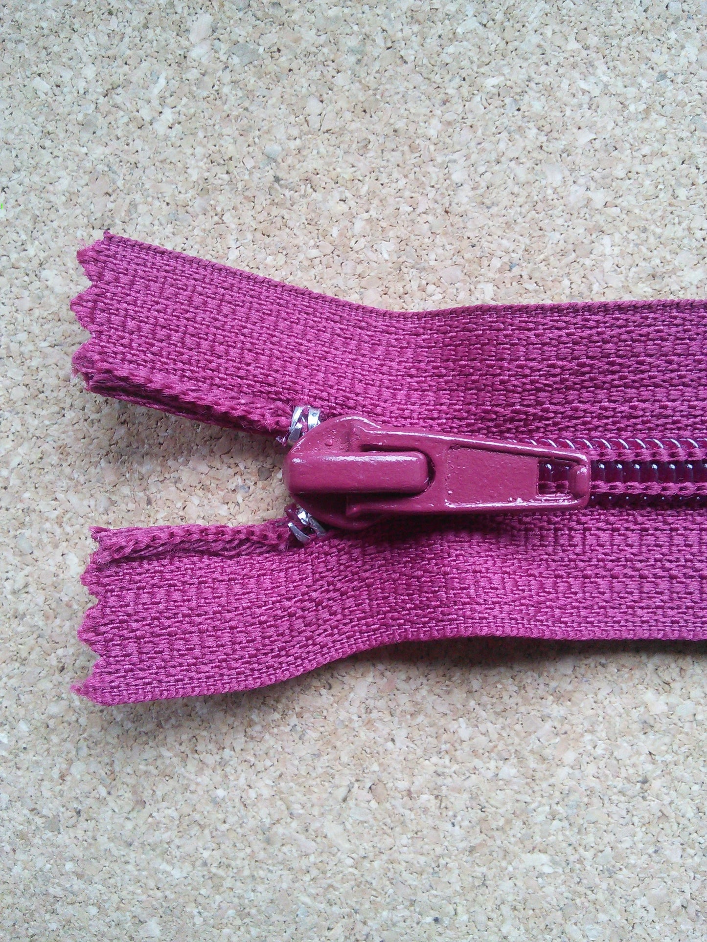 Raspberry red zip large nylon 6 inch (15cm) closed end metal tip