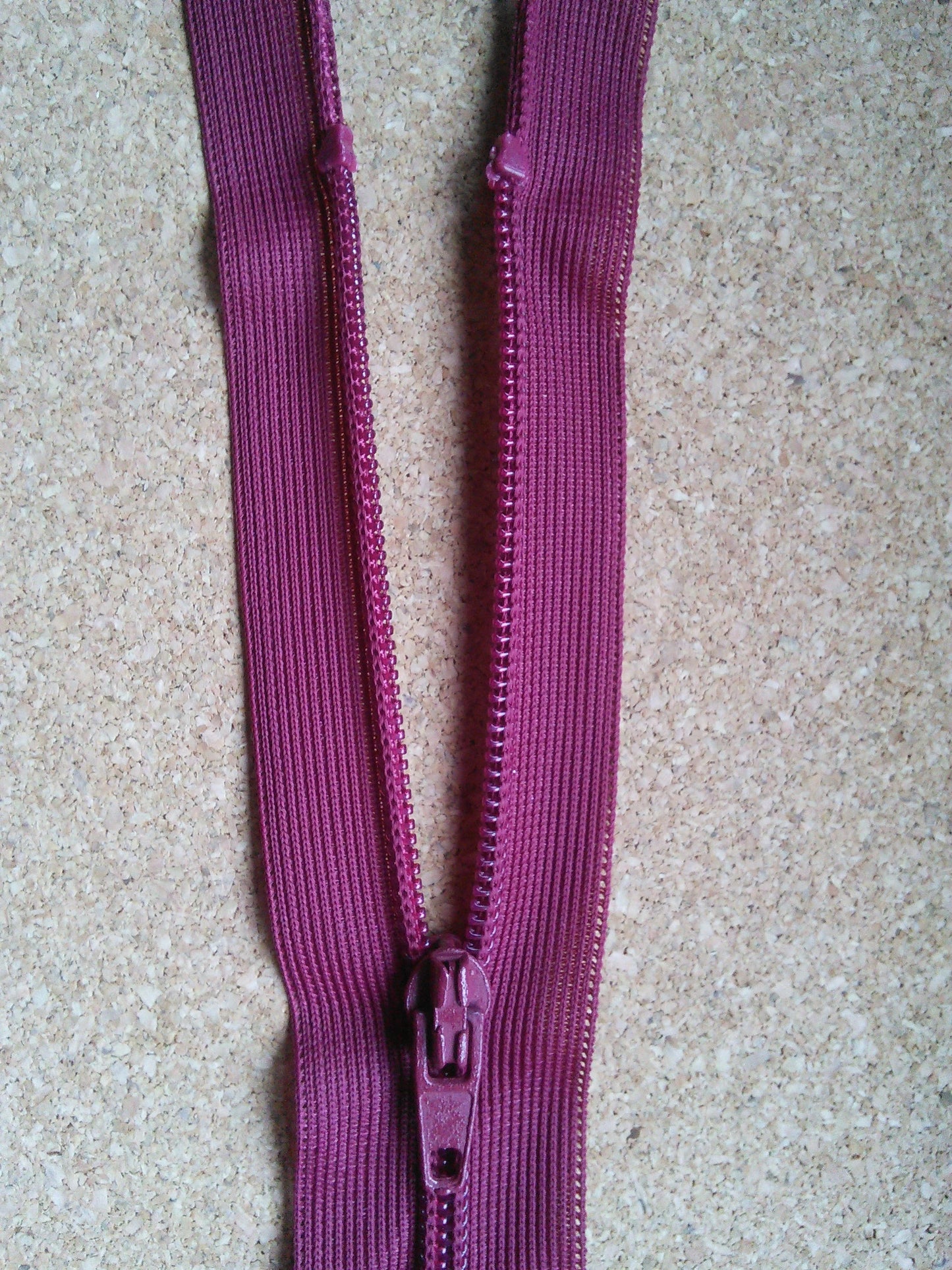 Raspberry red zip 23.5 inch (59.5cm) double ended nylon for lighter fabrics