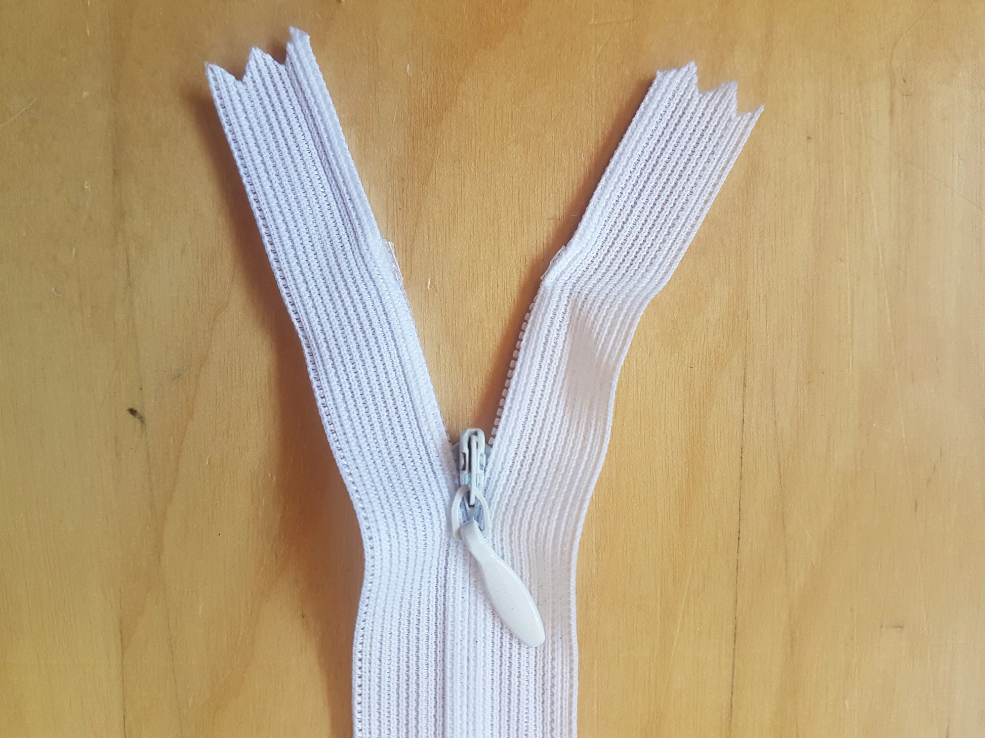 Zip 8 Inch White nylon zip 8 inch (20.25cm) concealed for lighter fabrics ...