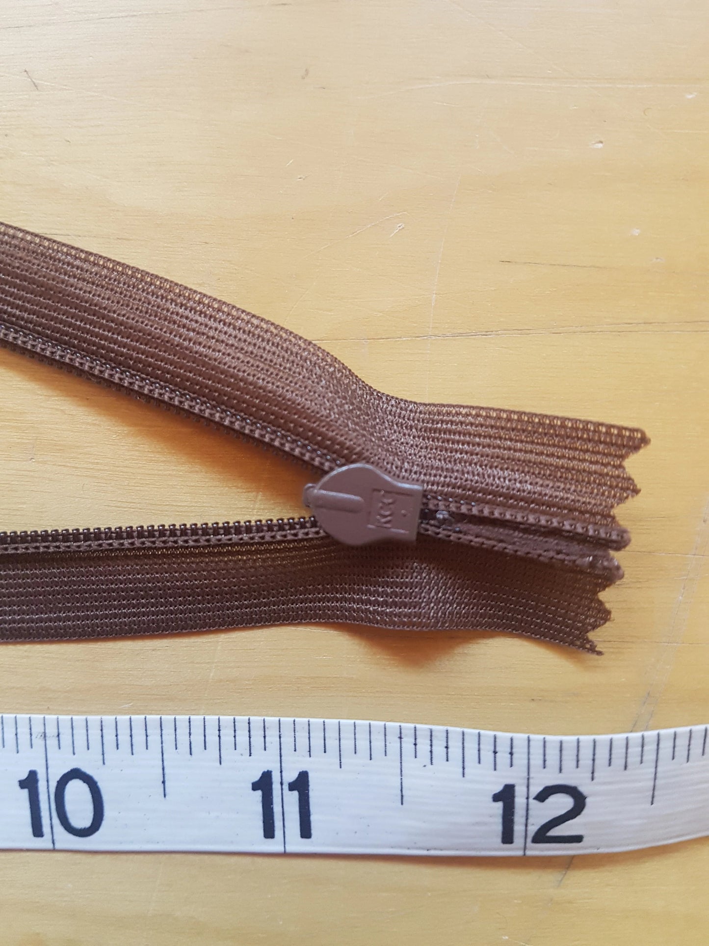 Brown nylon zip 11.5 inch (29.25cm) concealed for lighter fabrics