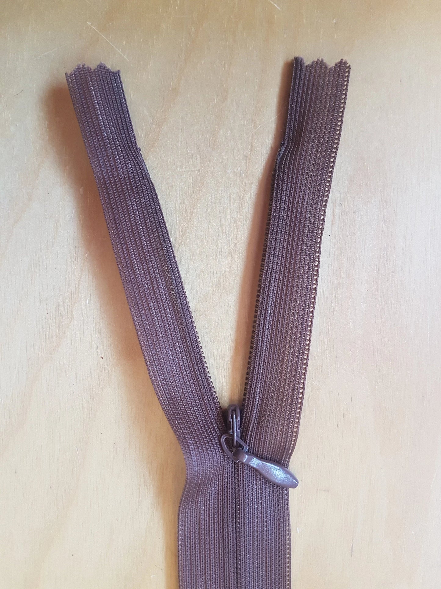 Brown nylon zip 11.5 inch (29.25cm) concealed for lighter fabrics