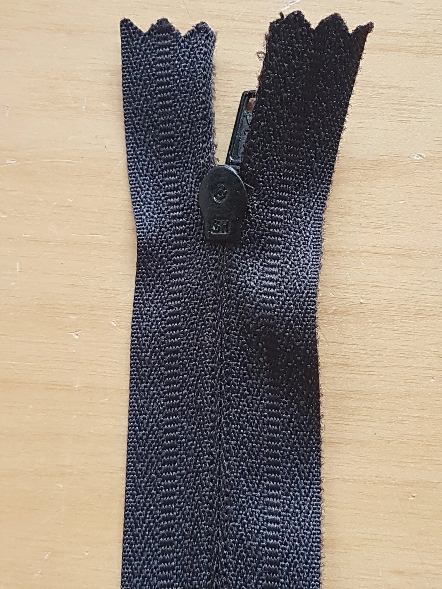 Black zip nylon 8 inch (20cm) Polysew closed end