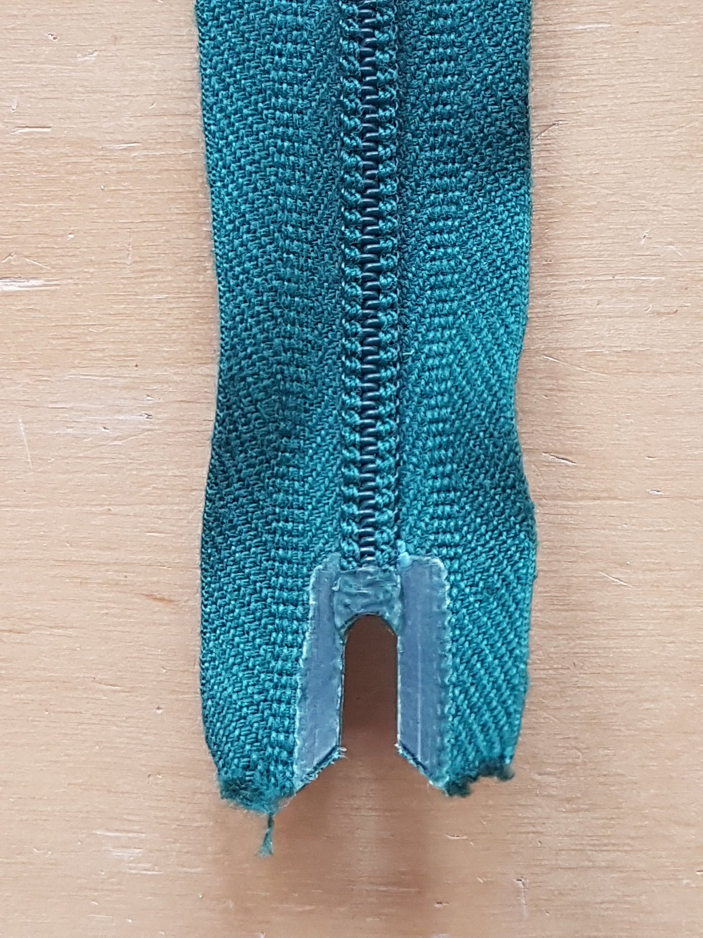 Bottle dark green zip nylon 14 inch (35.5cm) closed end