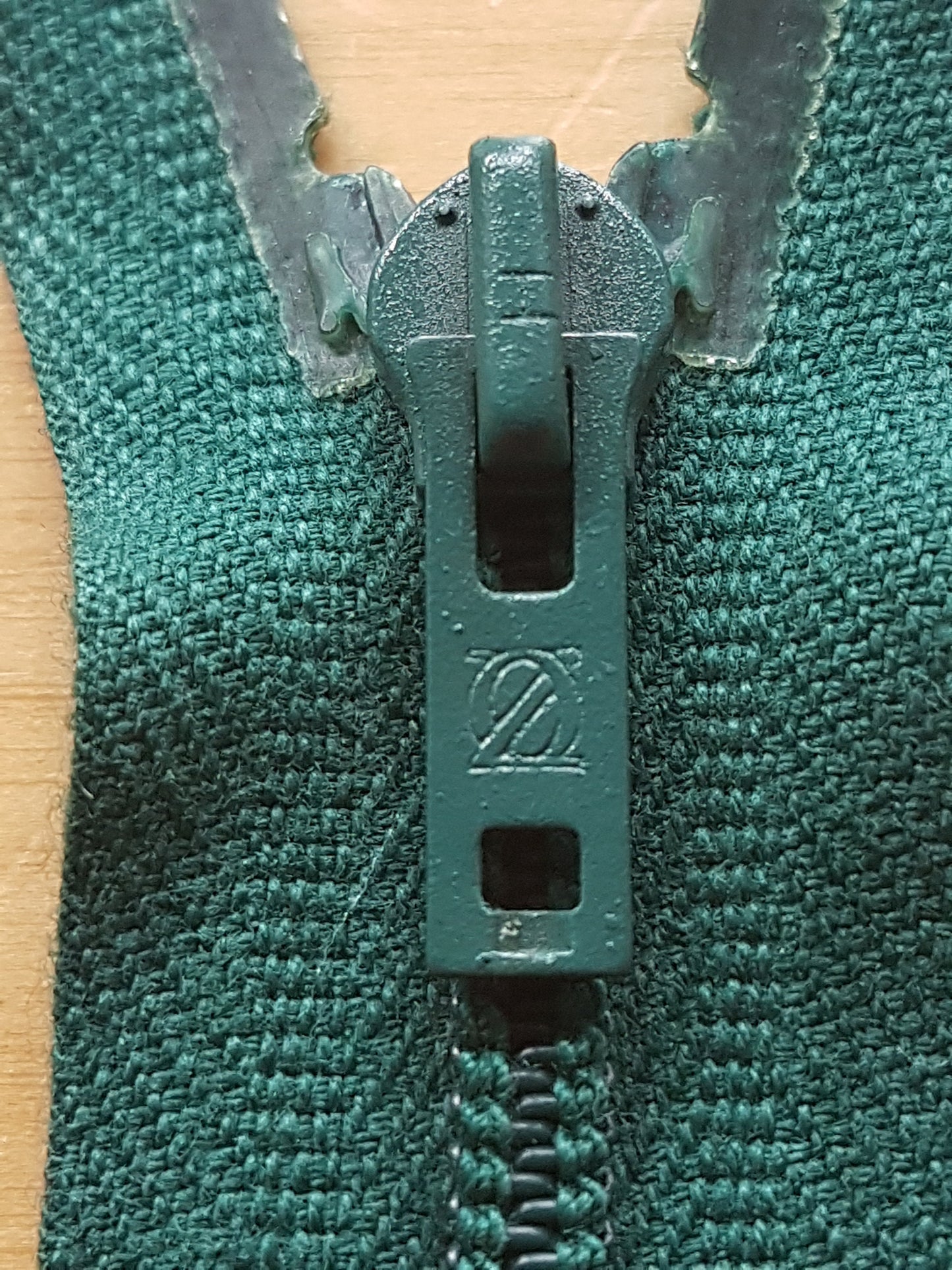 Bottle dark green zip nylon 14 inch (35.5cm) closed end