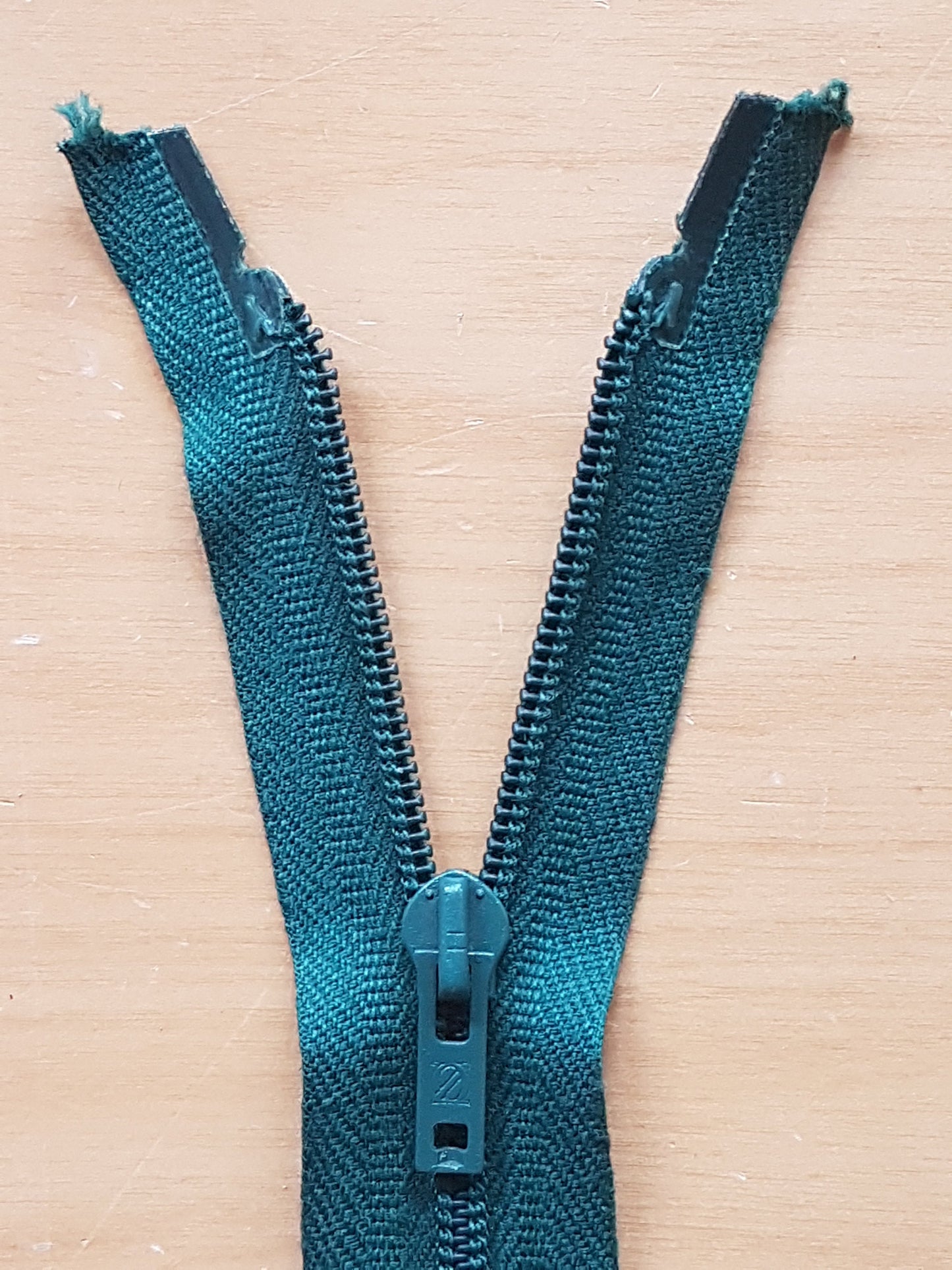 Bottle dark green zip nylon 14 inch (35.5cm) closed end