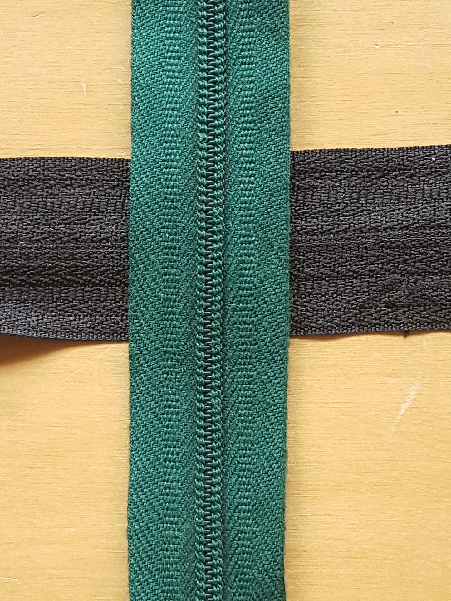 Bottle dark green zip nylon 14 inch (35.5cm) closed end