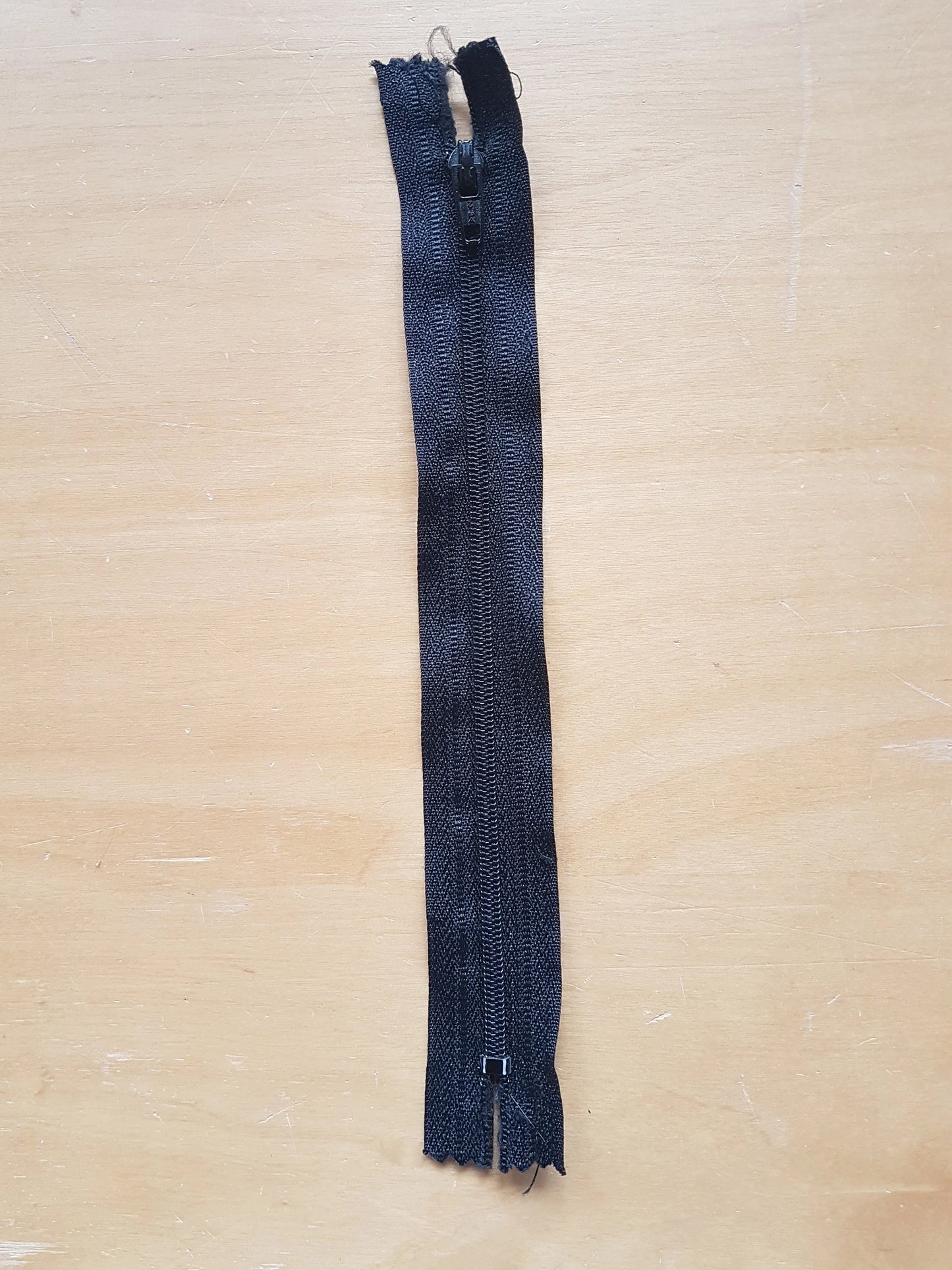 Black zip nylon 7 inch (18cm) YKK closed end
