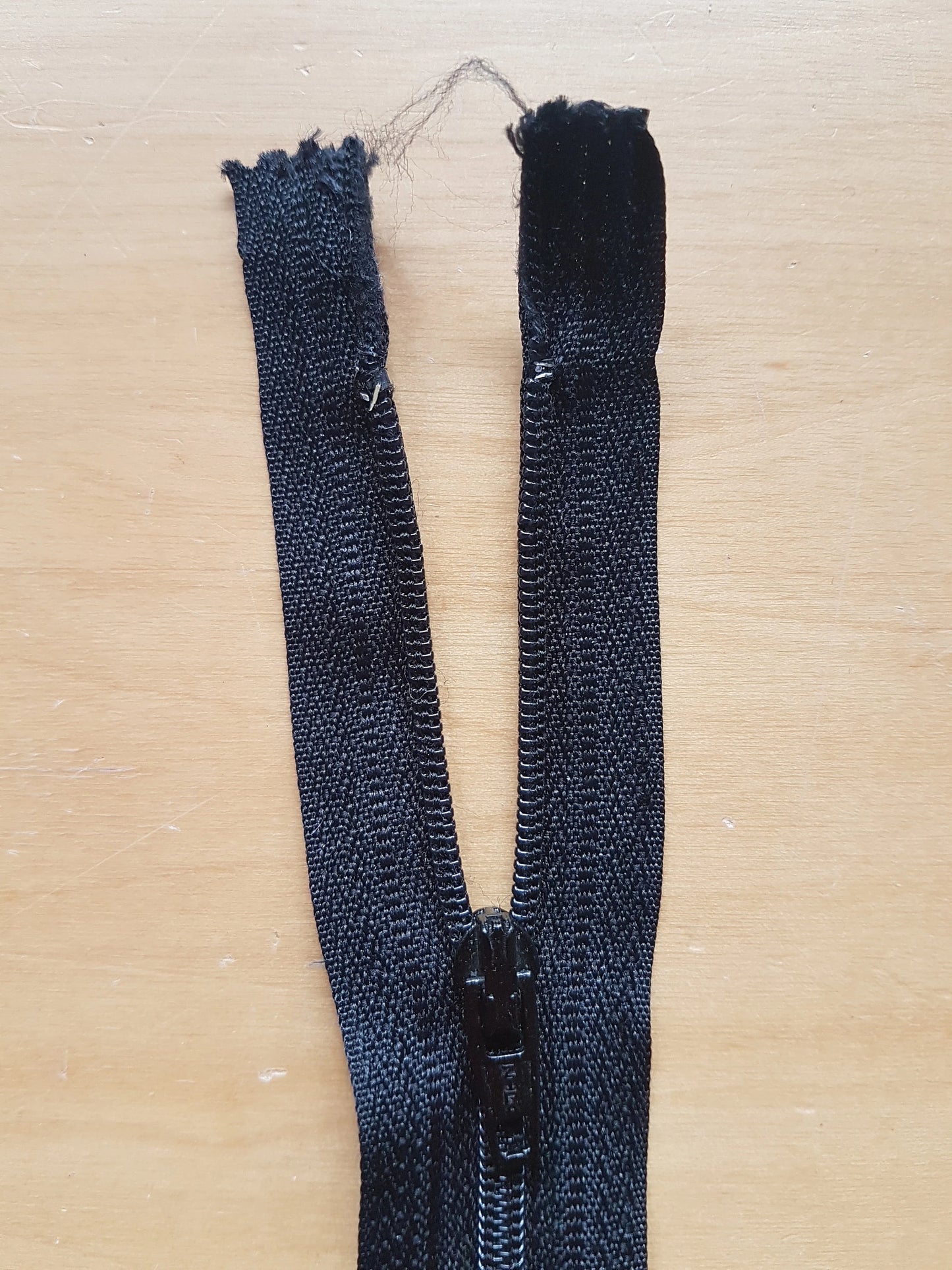 Black zip nylon 7 inch (18cm) YKK closed end