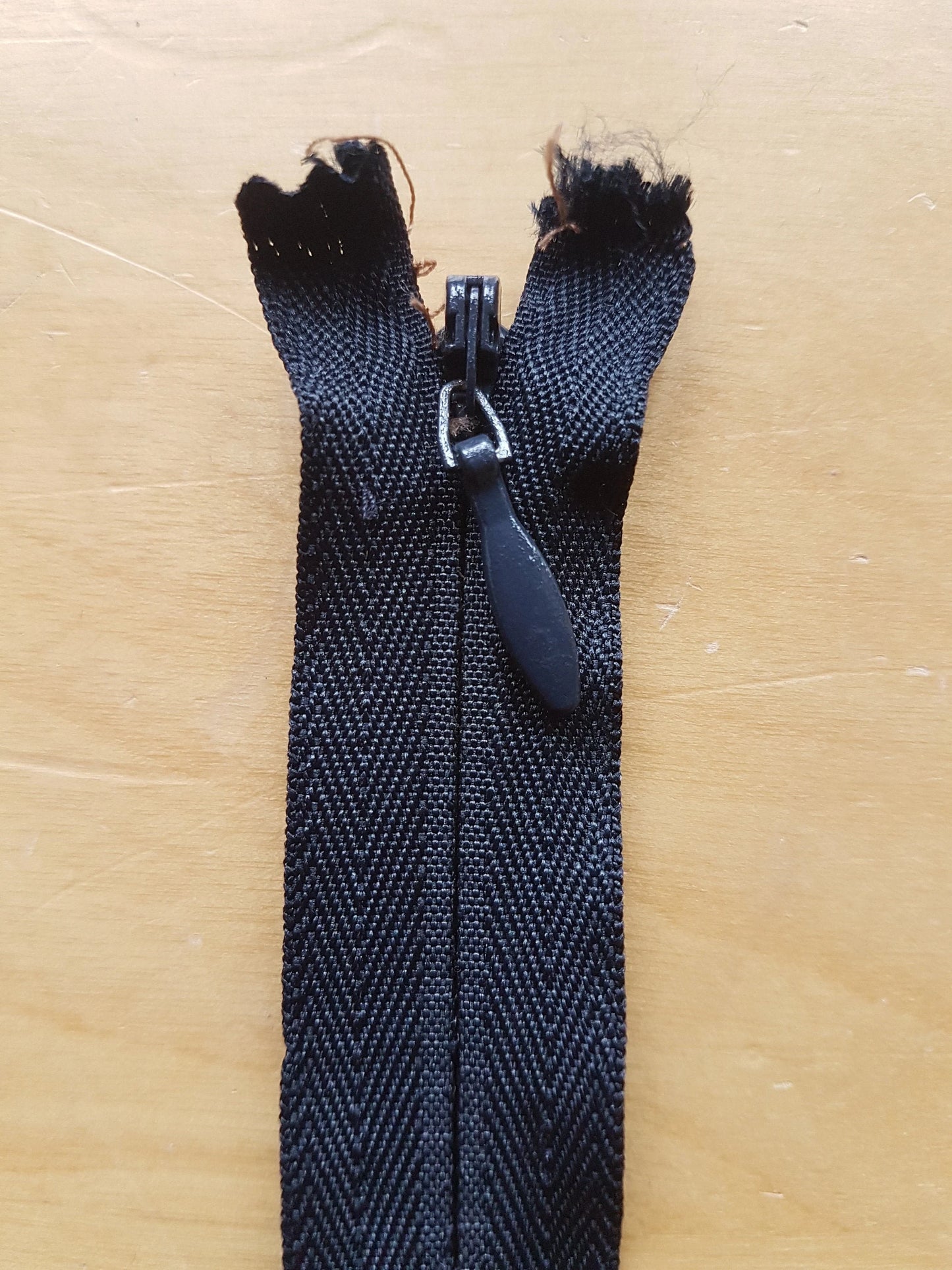 Dark blue navy zipper plastic 9 inch (22.5cm) closed invisible