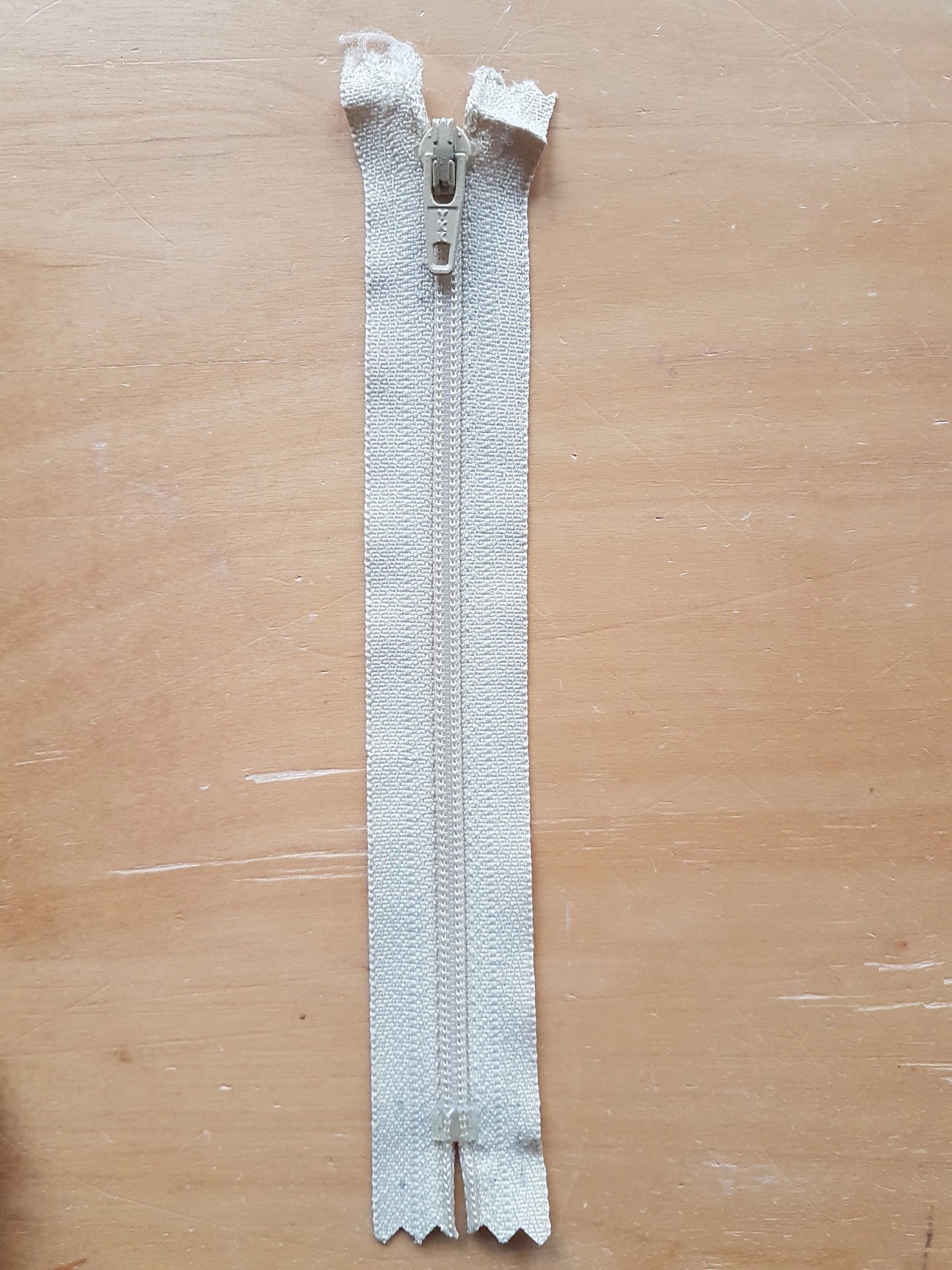 Pale yellow zipper plastic nylon 6 inch (15cm) closed