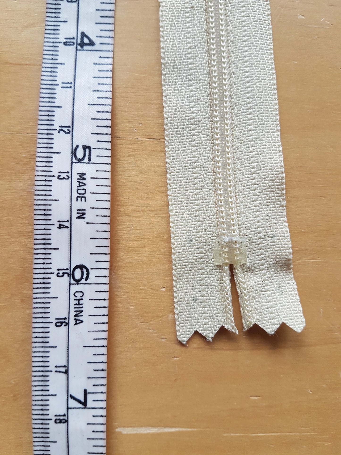 Pale yellow zipper plastic nylon 6 inch (15cm) closed