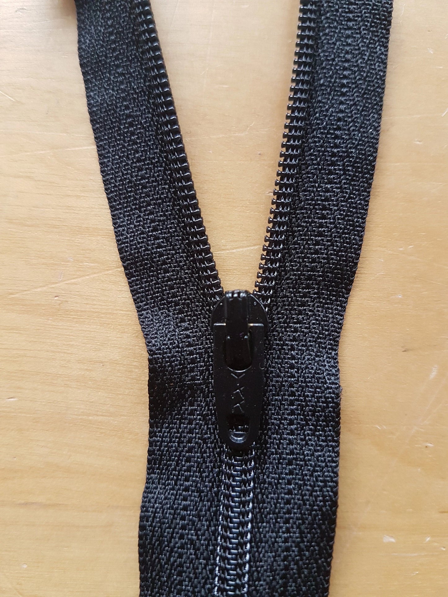 Black zipper plastic nylon 9 inch (22.5cm) closed end