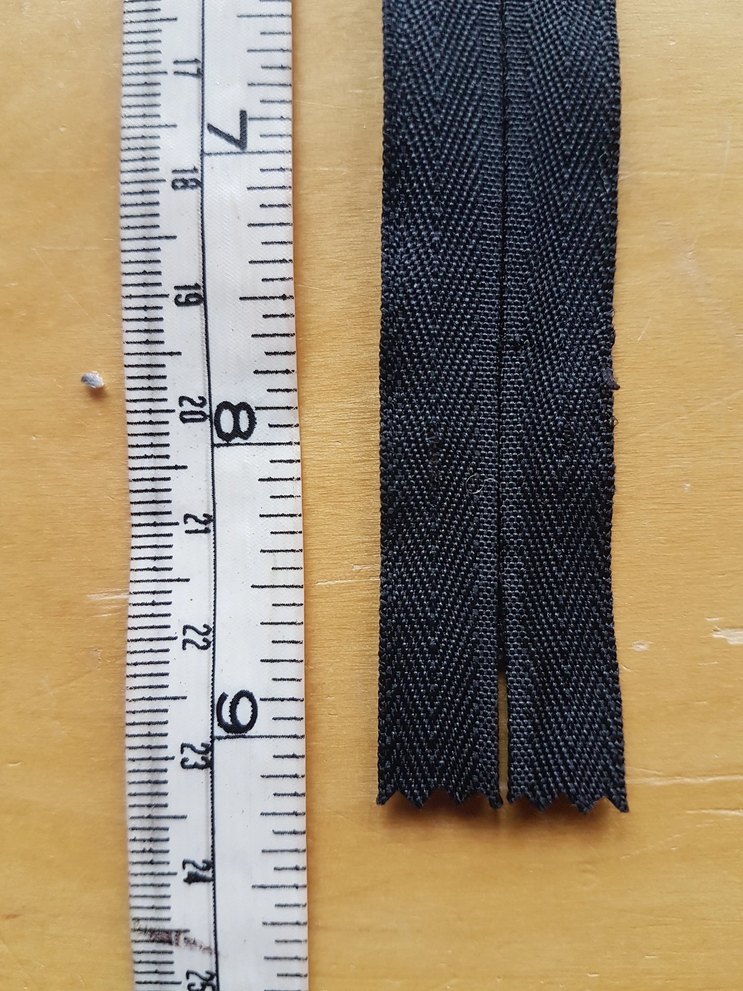 Dark blue navy zipper plastic 9 inch (22.5cm) closed invisible