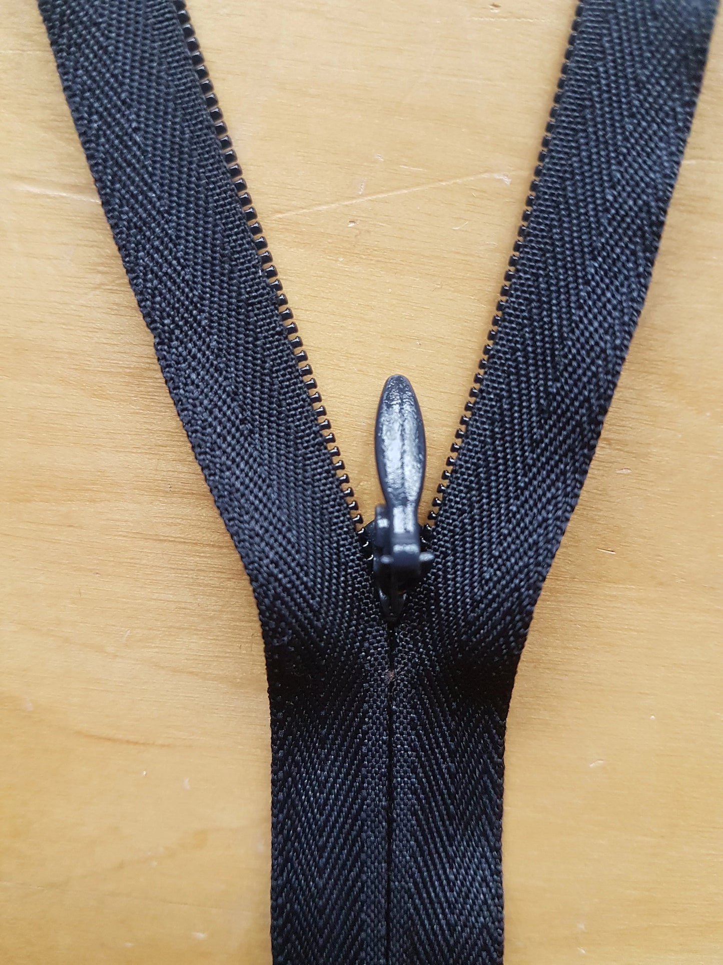 Dark blue navy zipper plastic 9 inch (22.5cm) closed invisible